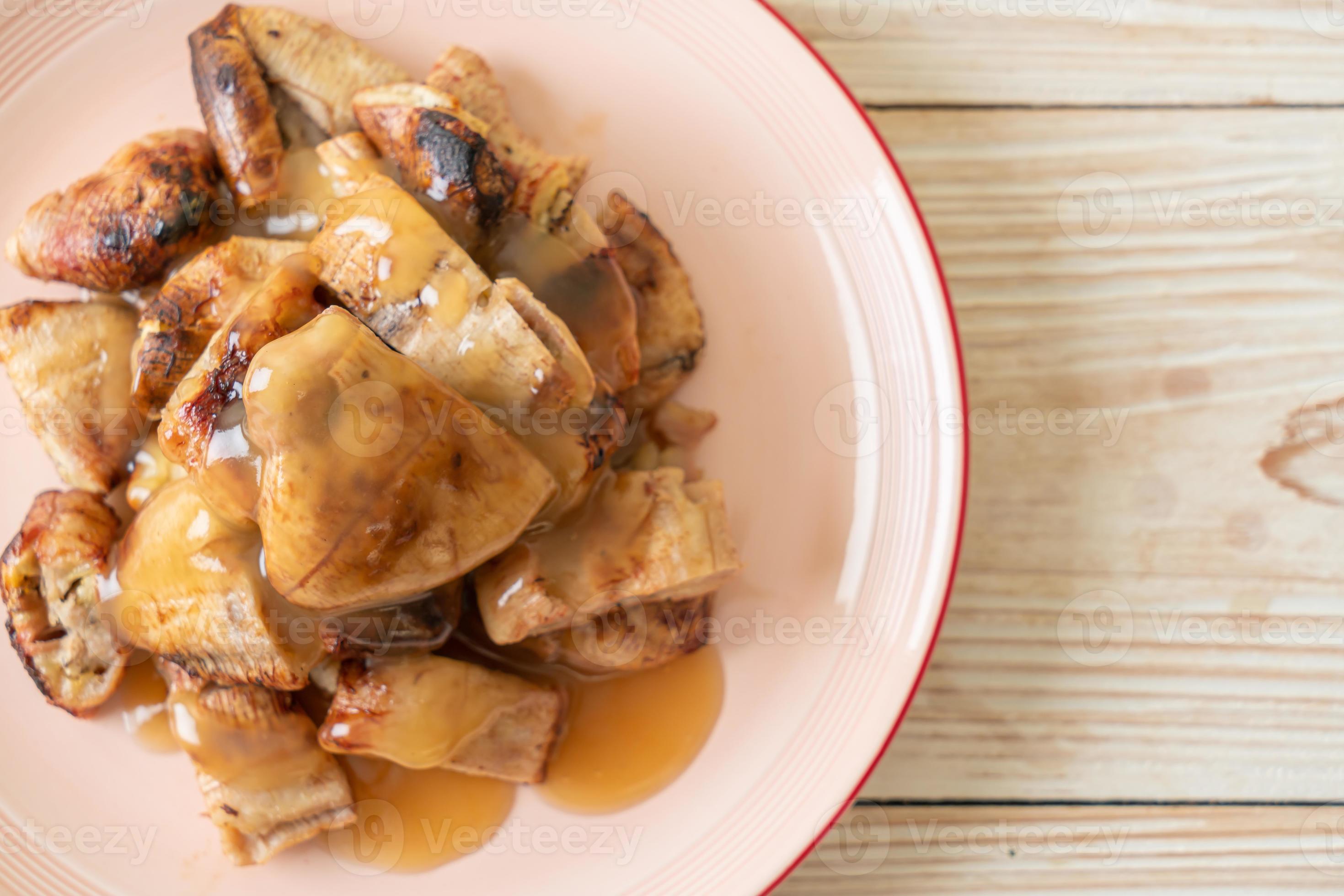 grilled bananas with coconut caramel sauce 5088785 Stock Photo at Vecteezy