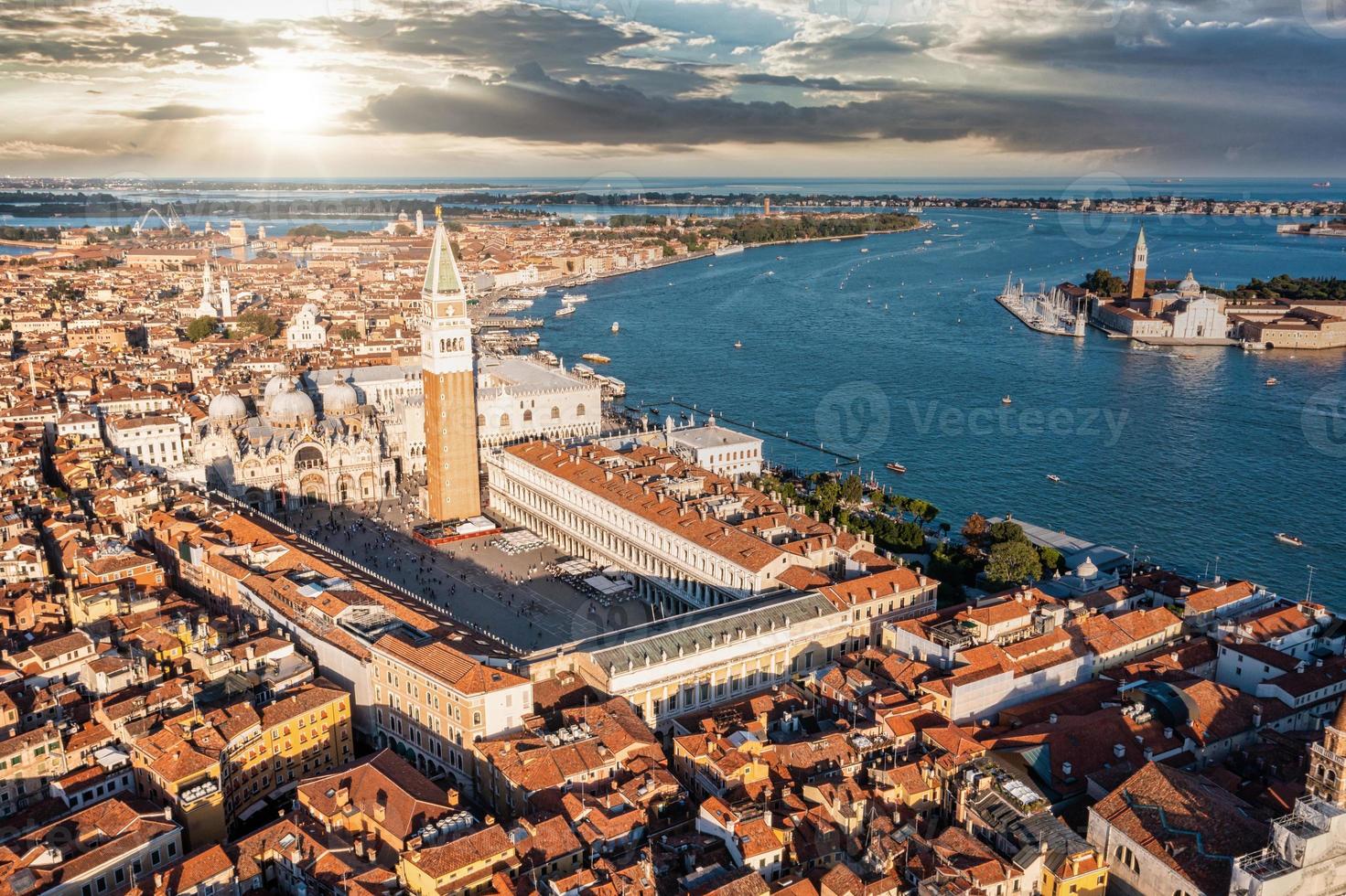 vista aérea de la icónica plaza san marco foto