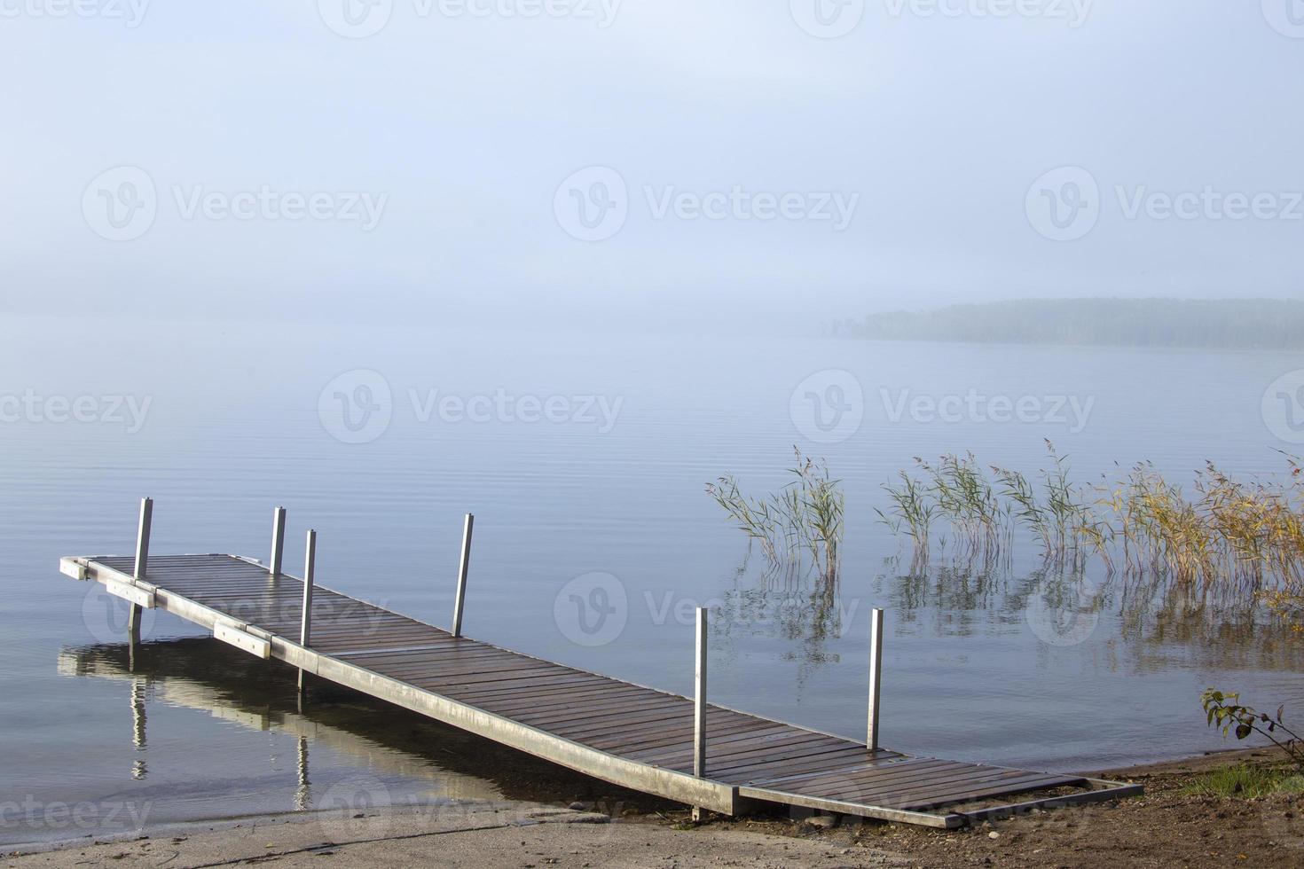 muelle del lago norte del amanecer foto