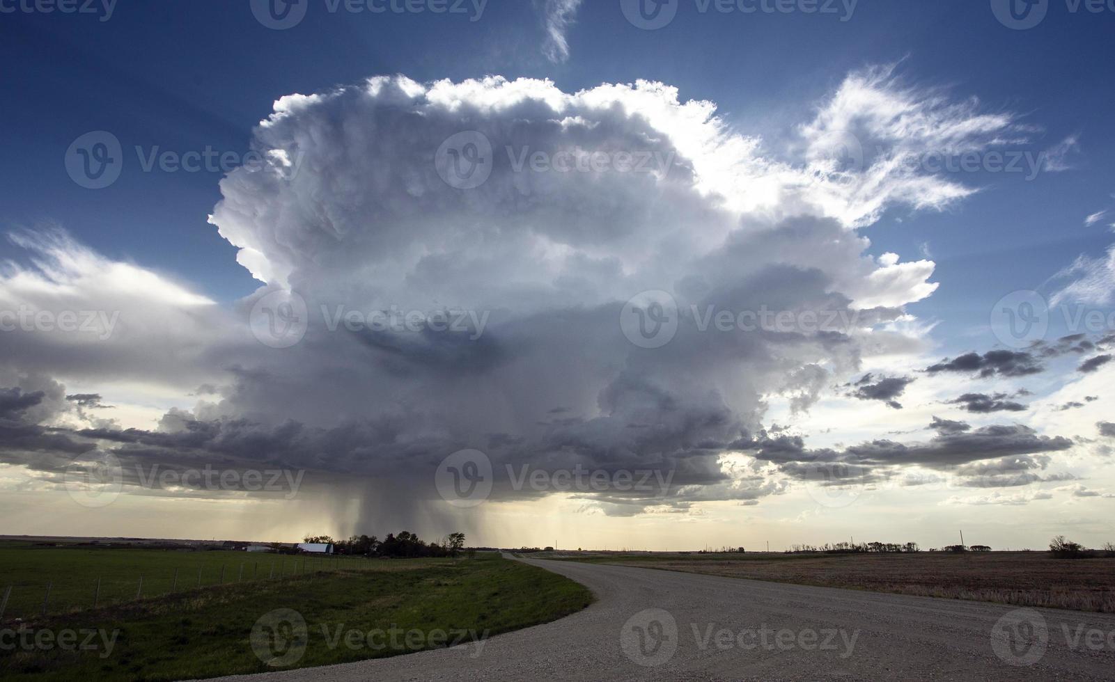 pradera nubes de tormenta canadá foto