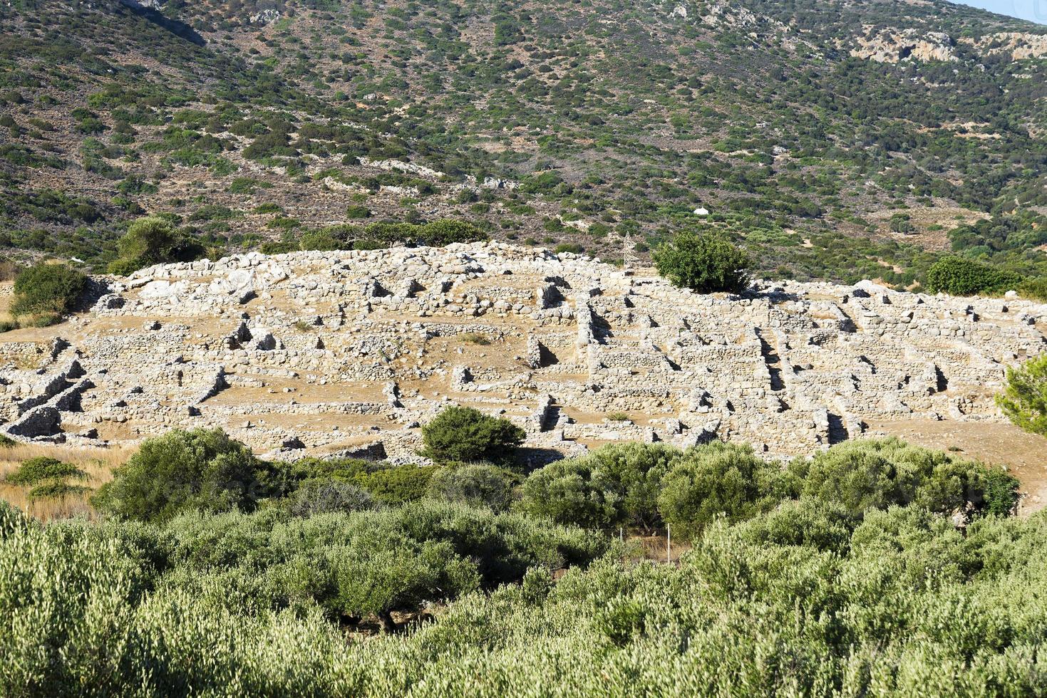 restos de muros de edificios de los pueblos antiguos. foto