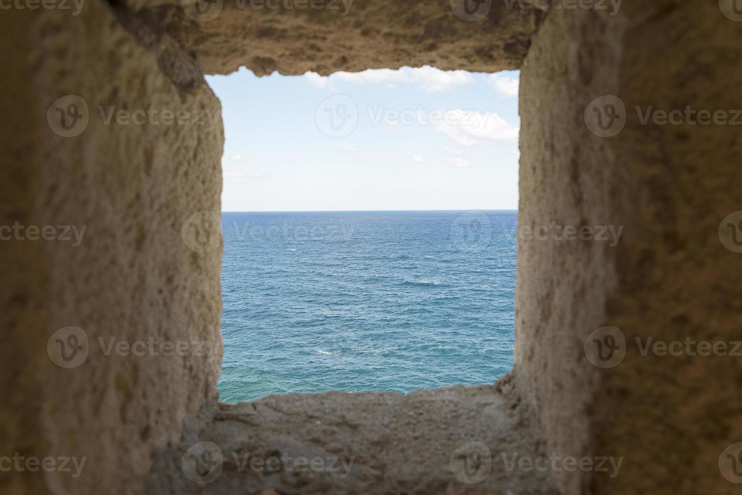 vistas al mar desde las aspilleras. foto