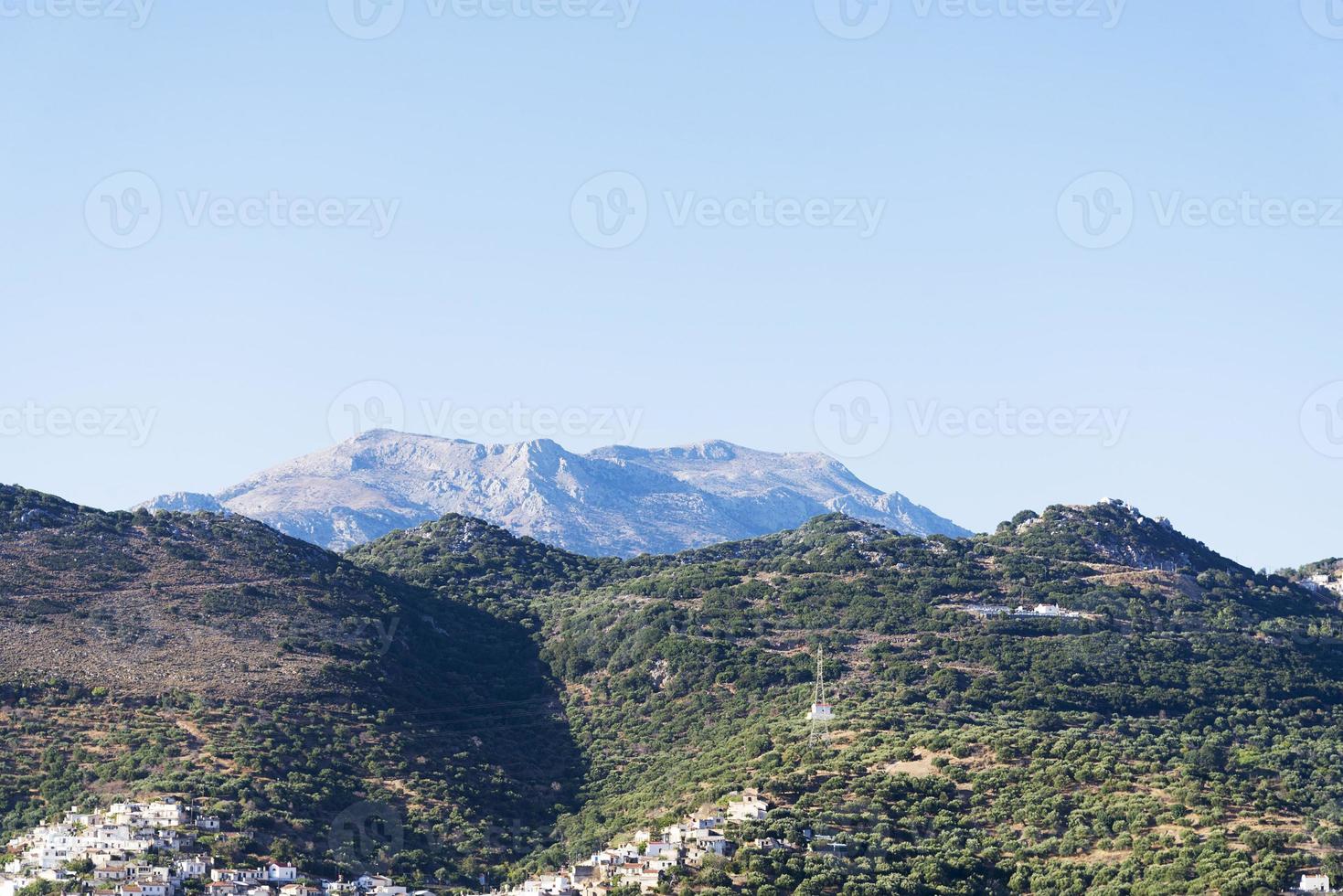 pueblo en las montañas de la isla de creta. foto