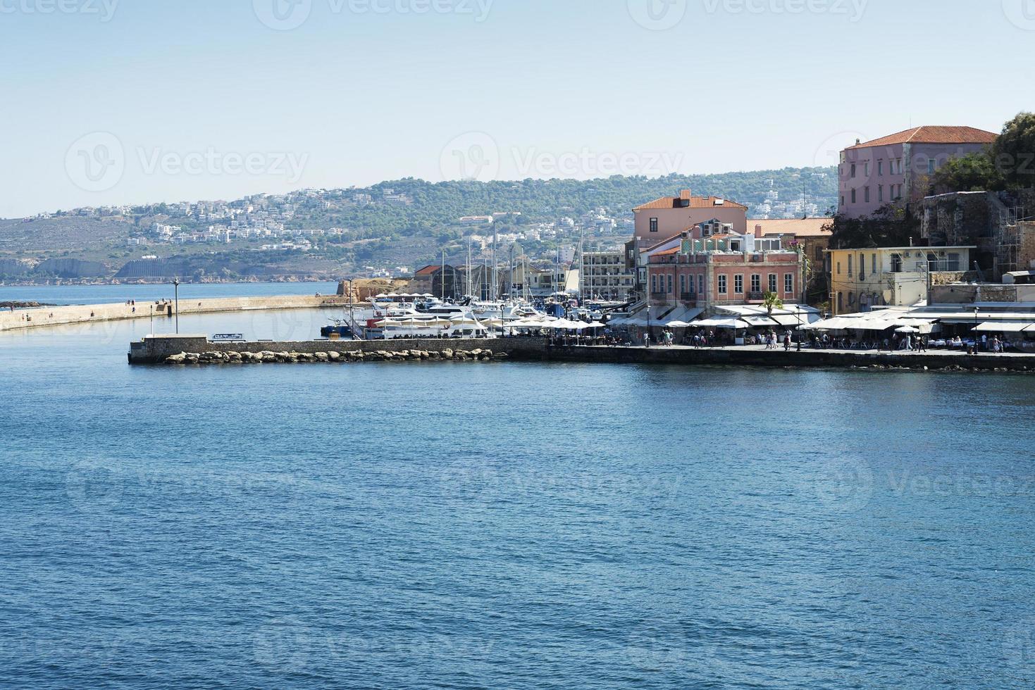 ciudad portuaria. la isla de creta la ciudad de chania. foto