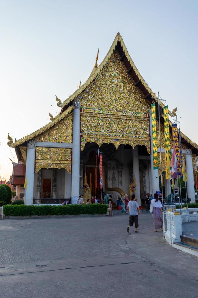 chiang mai tailandia10 de enero de 2020templo wat chedi luangconstruido durante el reinado de phaya saen mueang king rama vii de la dinastía mangrai.se espera que se construya en los años be1928 1945. foto