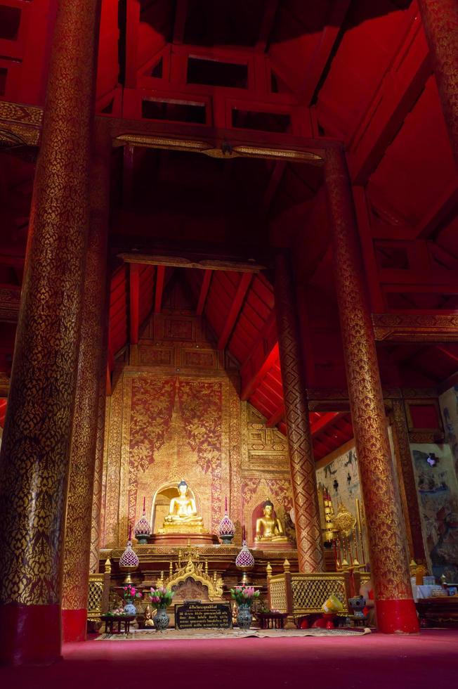 chiang mai, tailandia, 11 de enero de 2020, estatua de buda de phra singh, las imágenes de buda son arte de chiang saen. foto