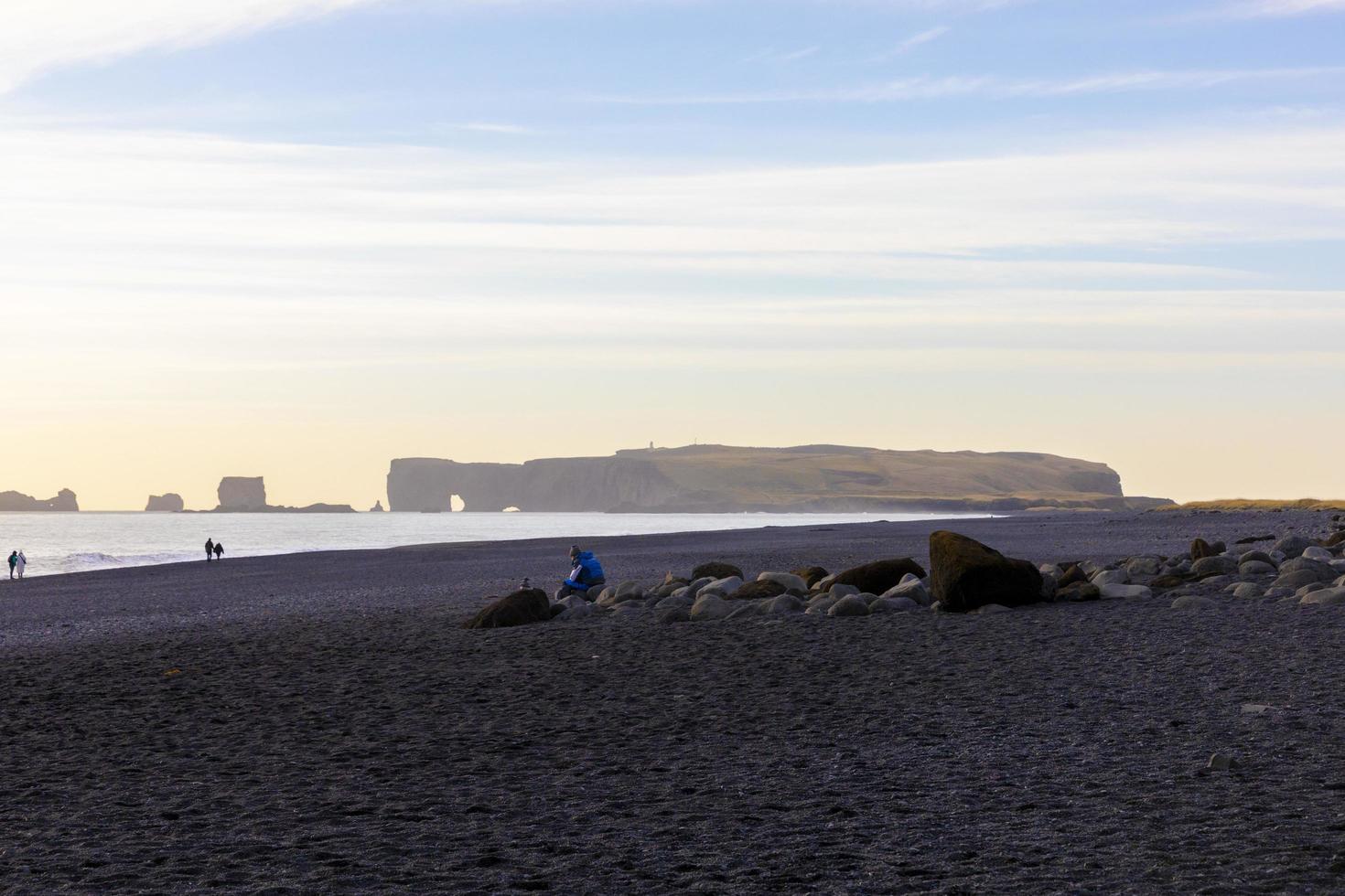 playa de reynisfjara, sur de islandia foto