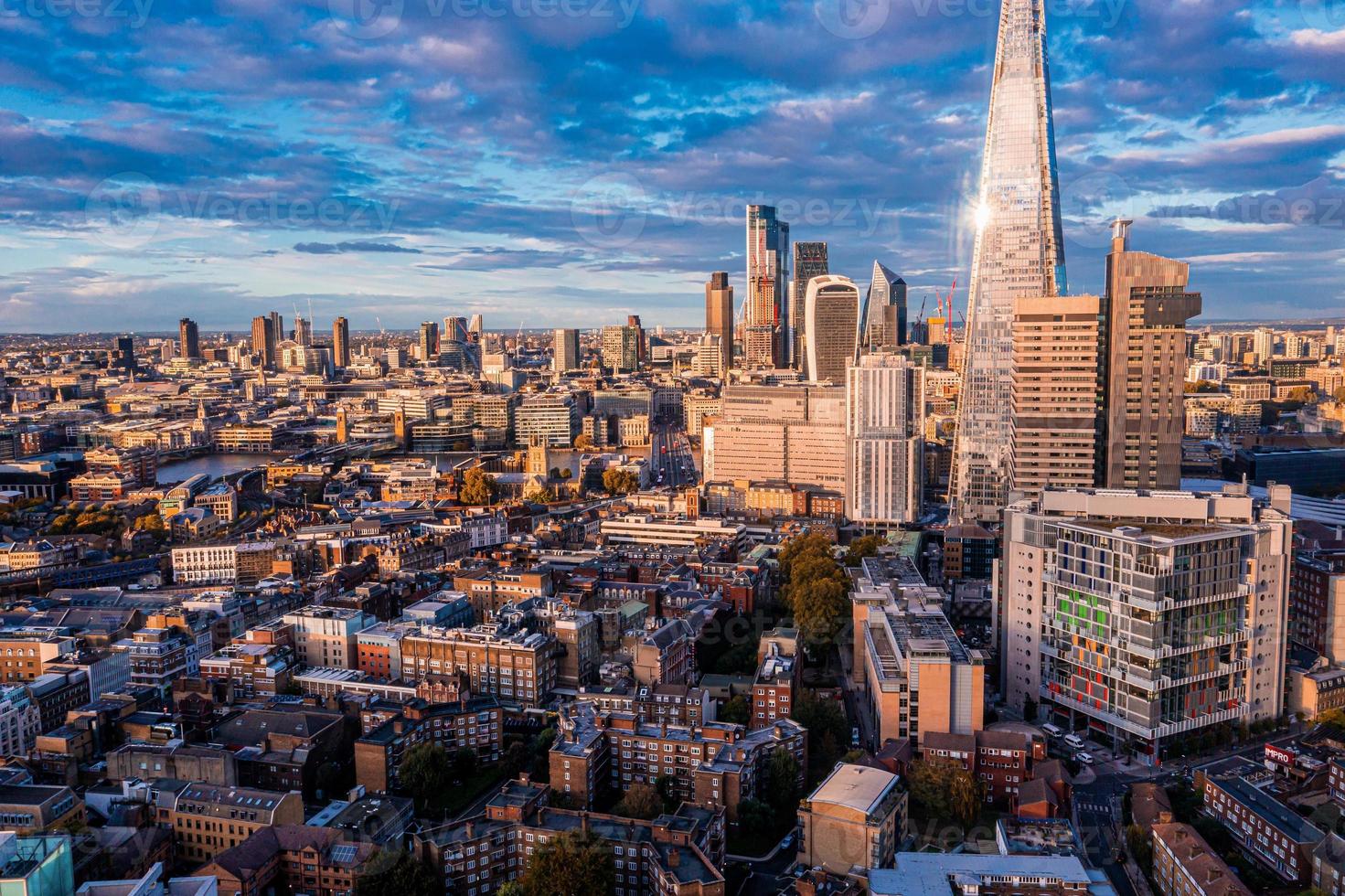 panorama aéreo del distrito financiero de la ciudad de Londres foto