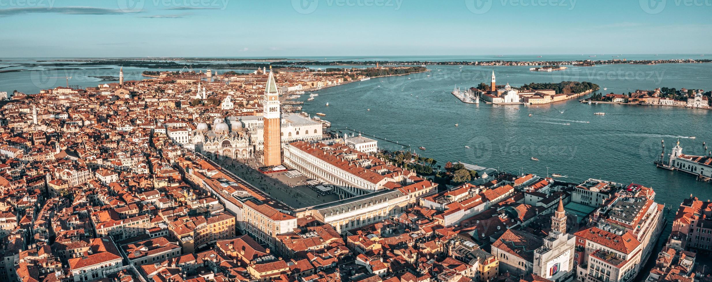 vista aérea de la icónica plaza san marco foto