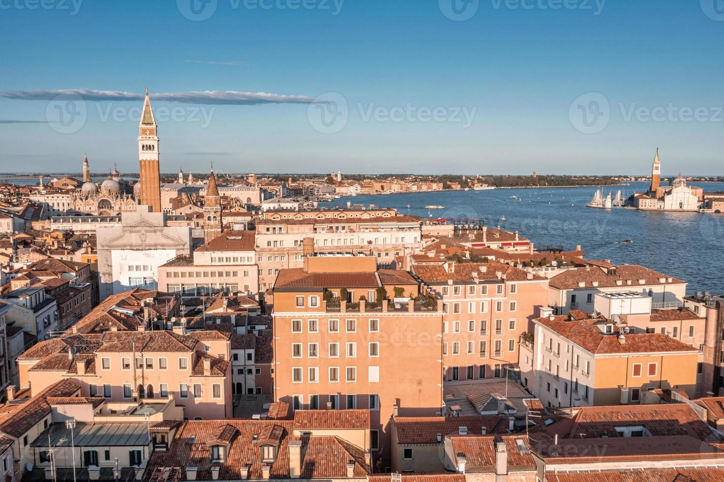 vista aérea de la icónica plaza san marco foto