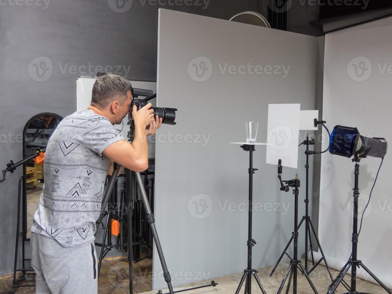 el proceso de trabajo en el estudio. fotografía no intencionada foto