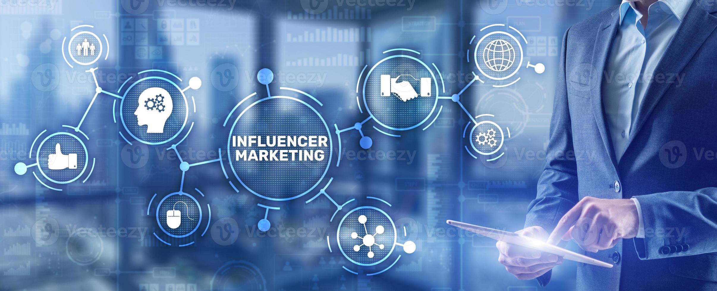 concepto de marketing de influencers. concepto de internet empresarial foto