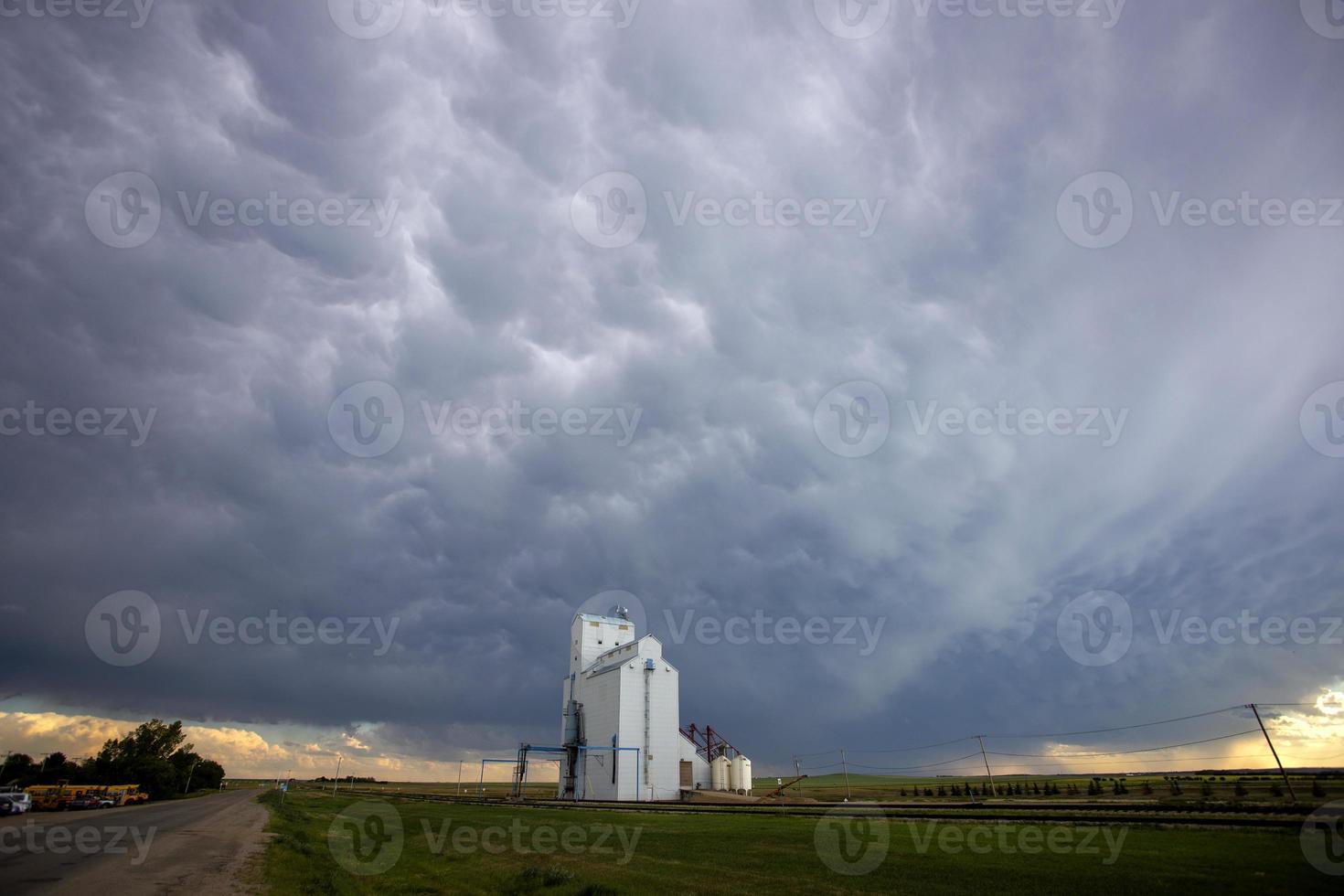 pradera nubes de tormenta foto