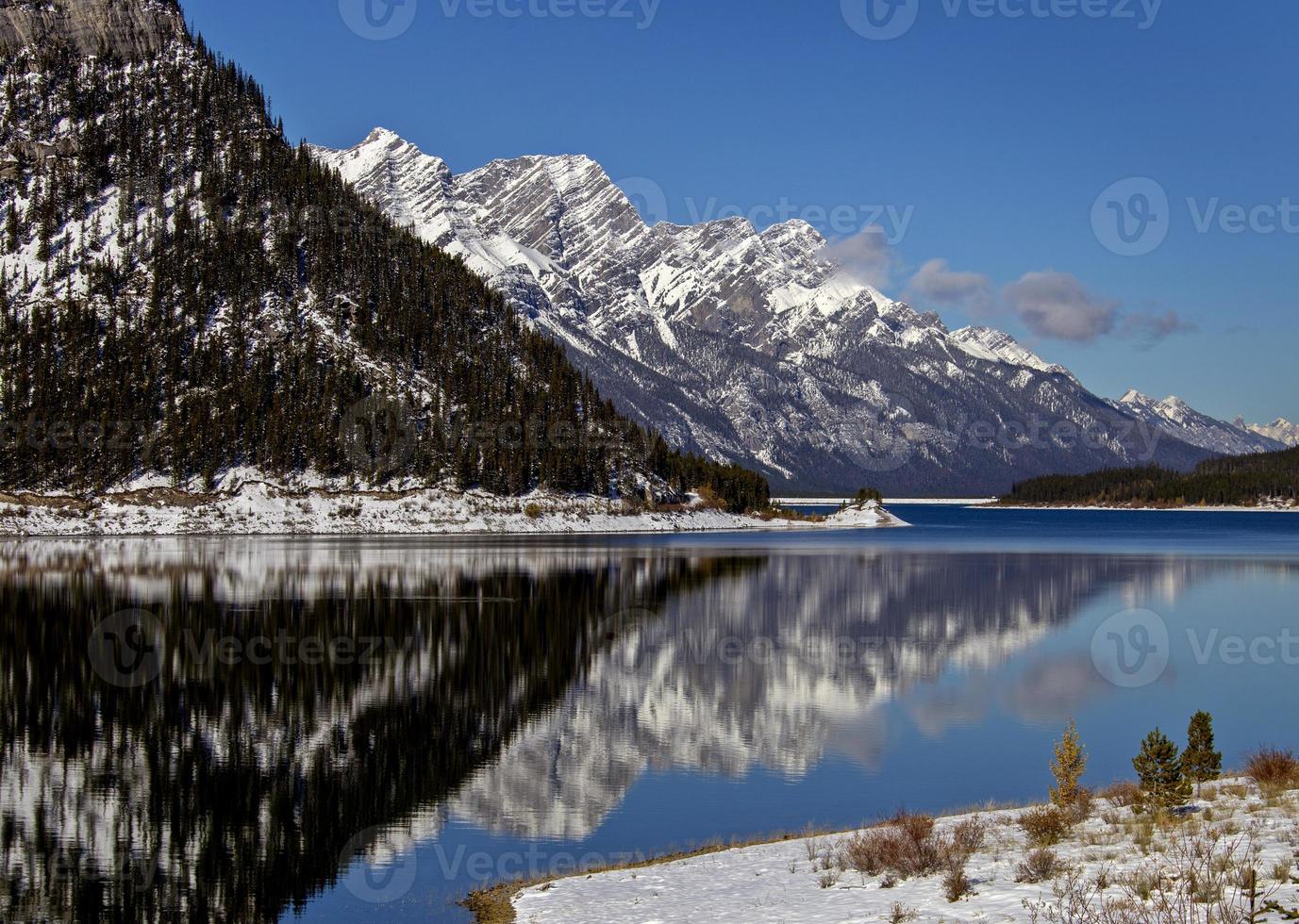 montañas rocosas invierno otoño foto