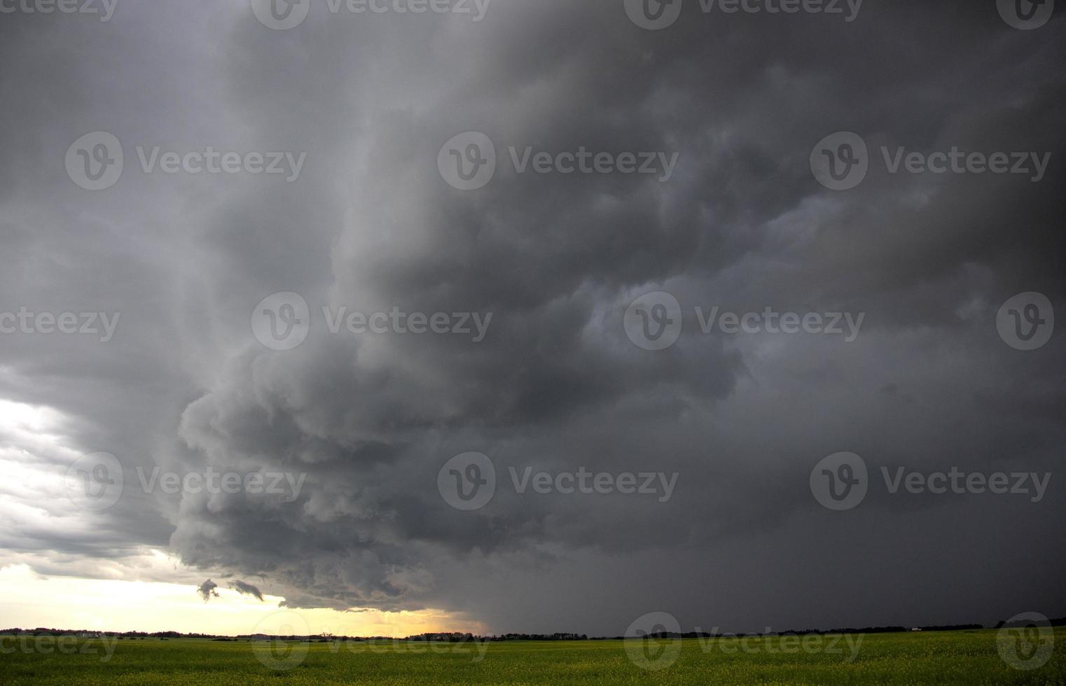 pradera nubes de tormenta canadá foto