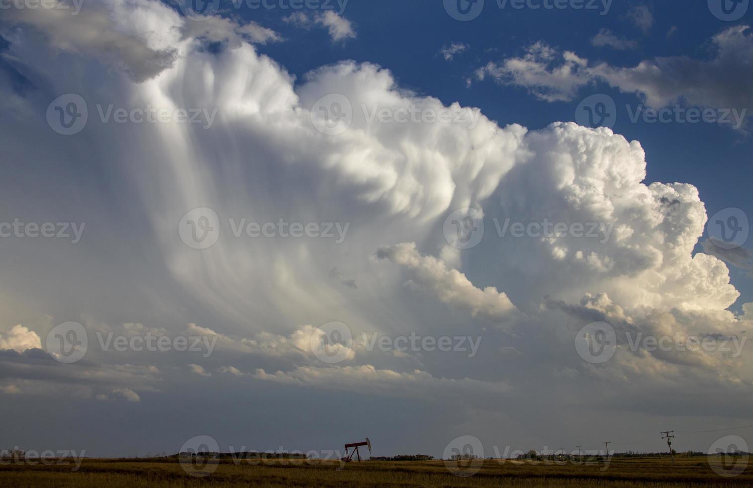 pradera nubes de tormenta foto