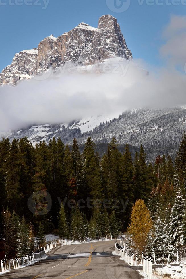 montañas rocosas invierno otoño foto