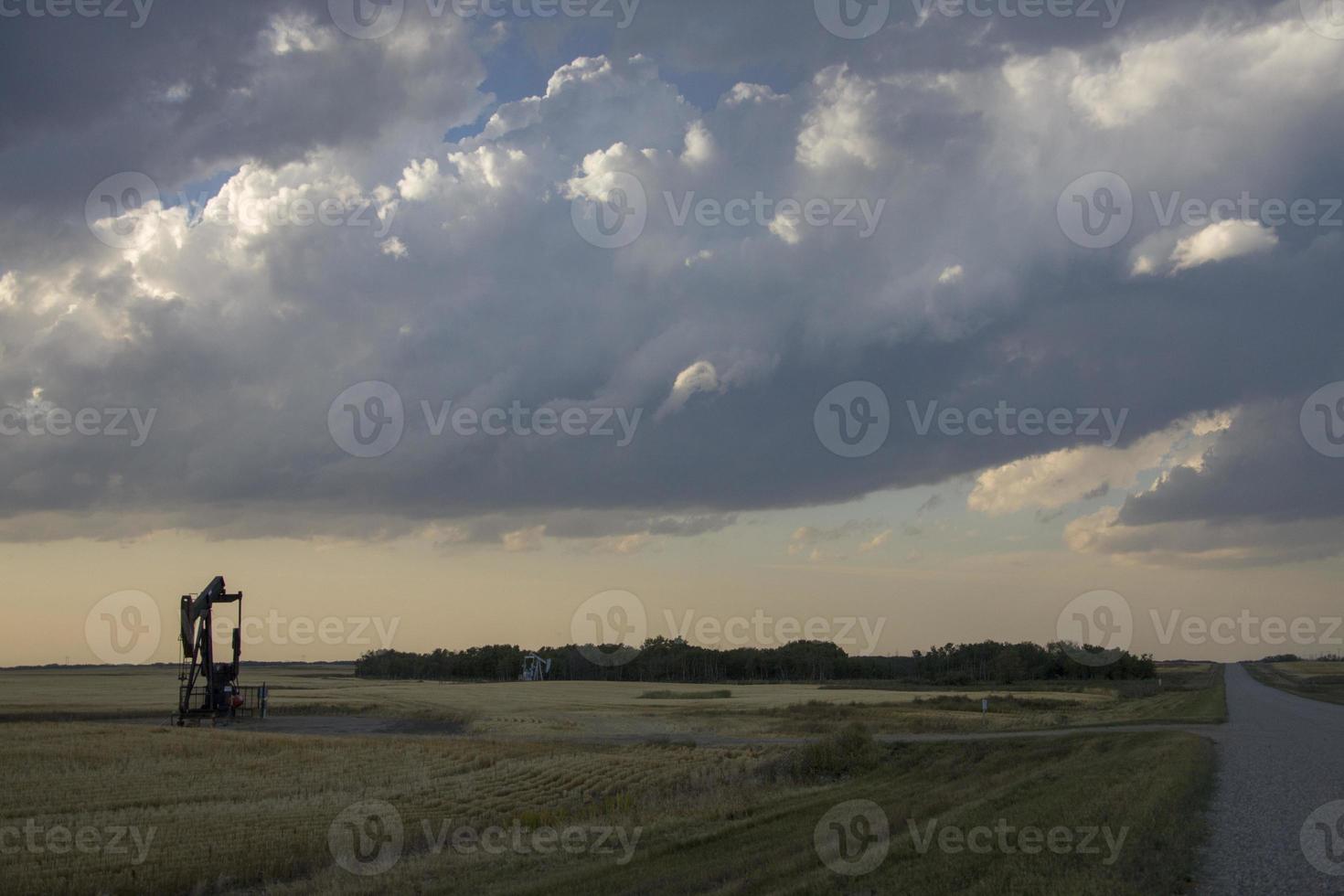 pradera nubes de tormenta foto