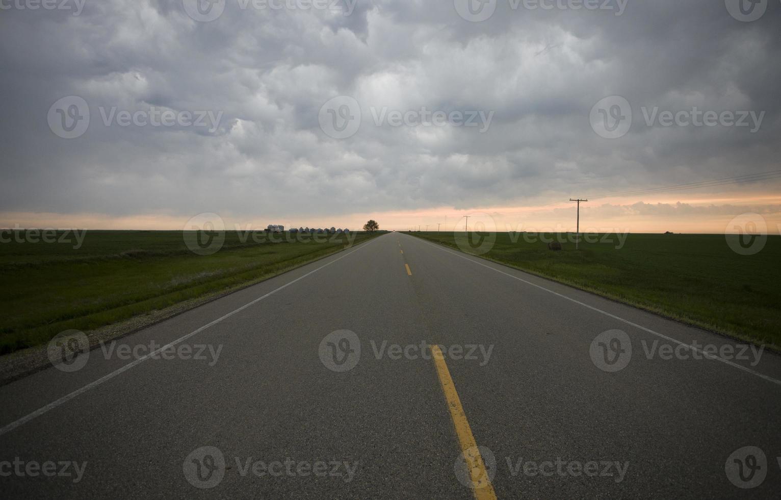 pradera nubes de tormenta foto