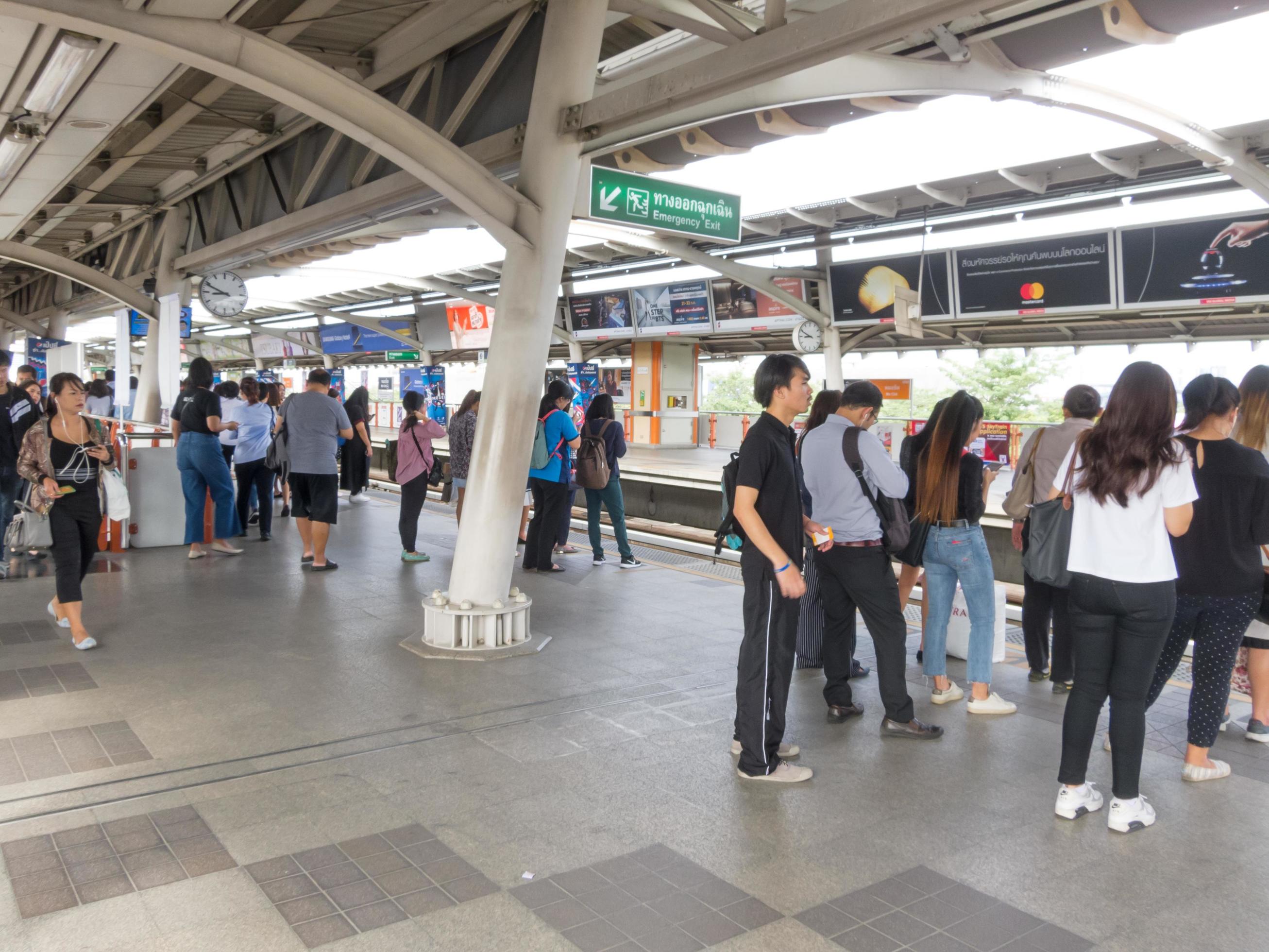 Bts Station Bangkokthailand18 August 2018 Passengers Are Waiting To Bts Station Bangkokthailand18 August 2018 Passengers Are Waiting To