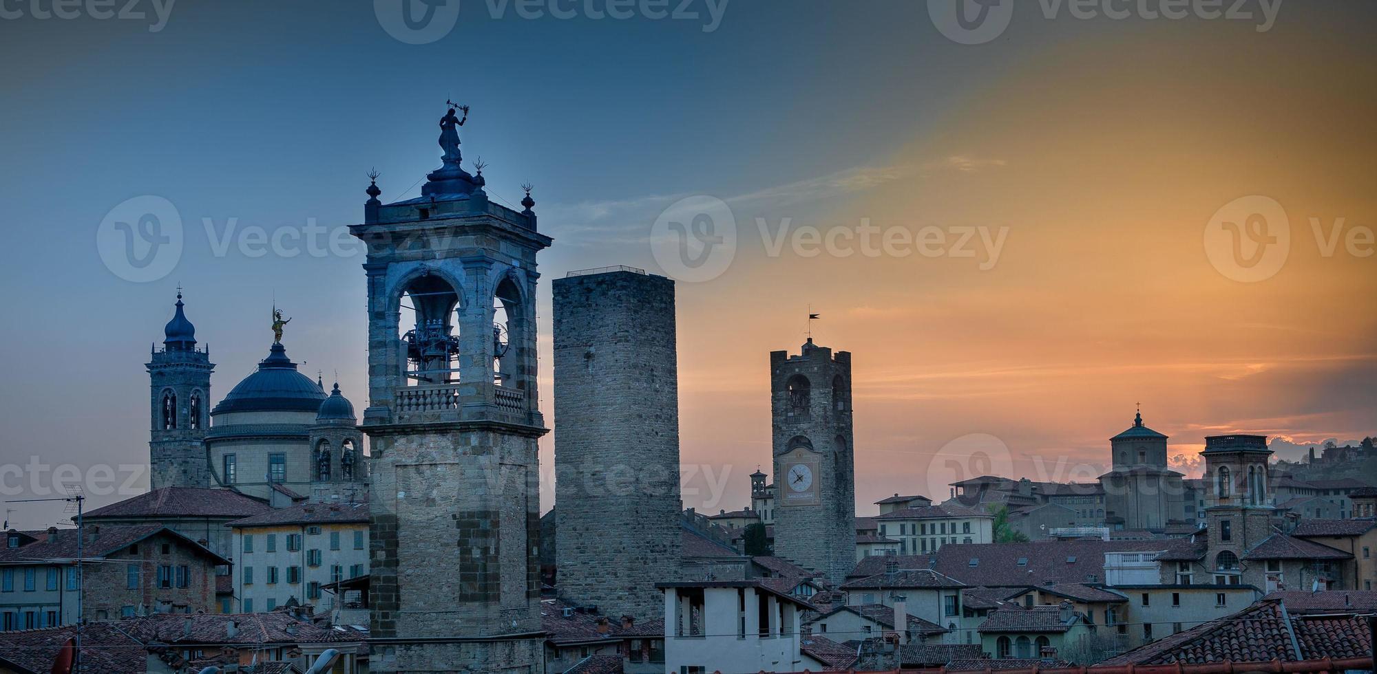 Santa María la Mayor en Bérgamo foto