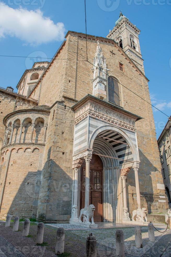 Santa María la Mayor en Bérgamo foto