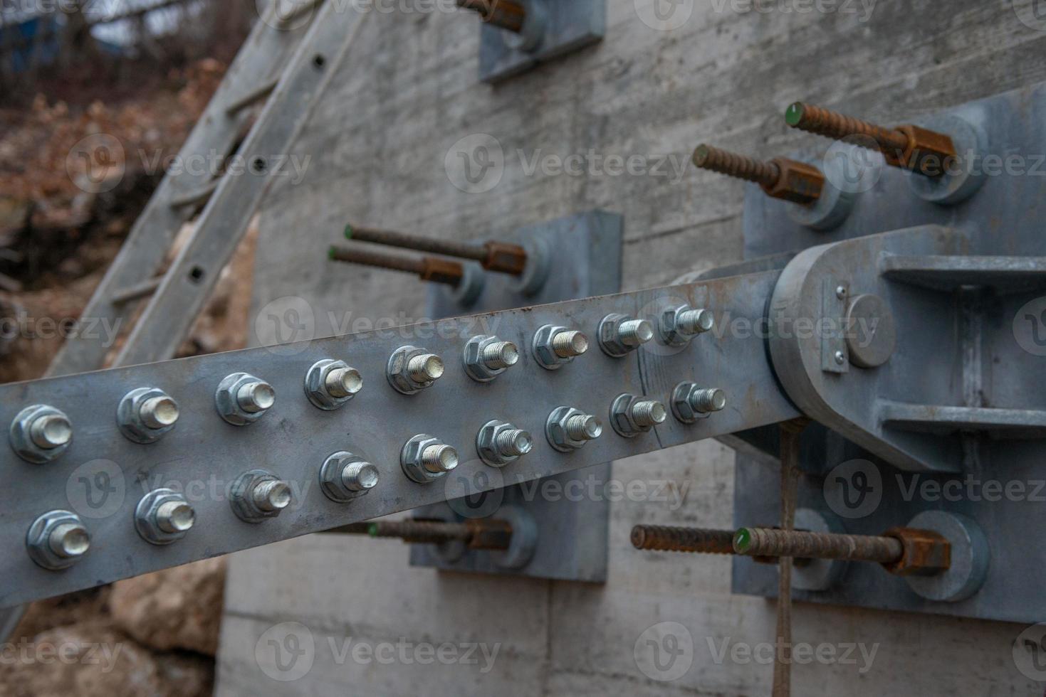 obras de hormigón armado para el anclaje del puente foto