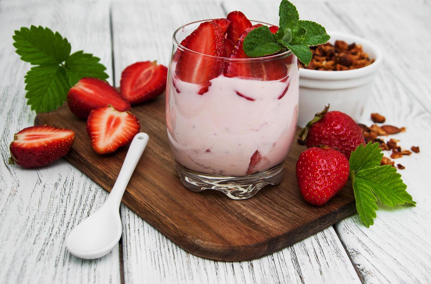 granola,  fresh strawberry and yogurt photo