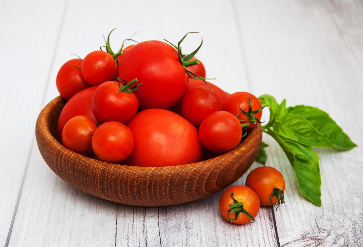 Bowl with tomatoes photo