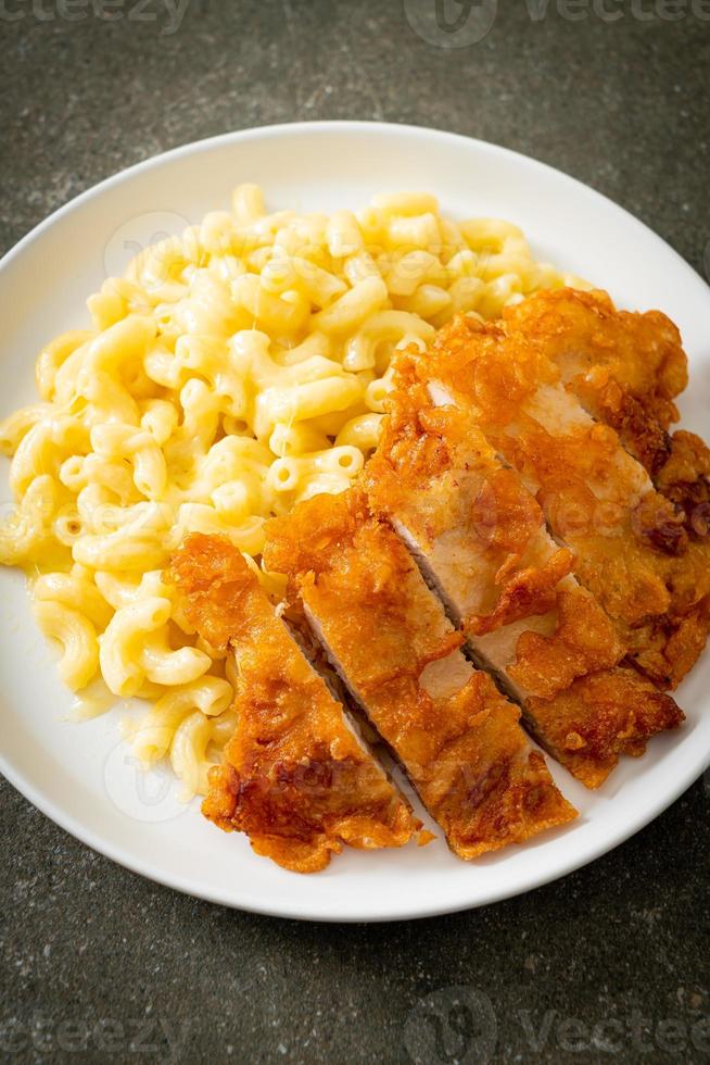 Mac and cheese with fried chicken photo