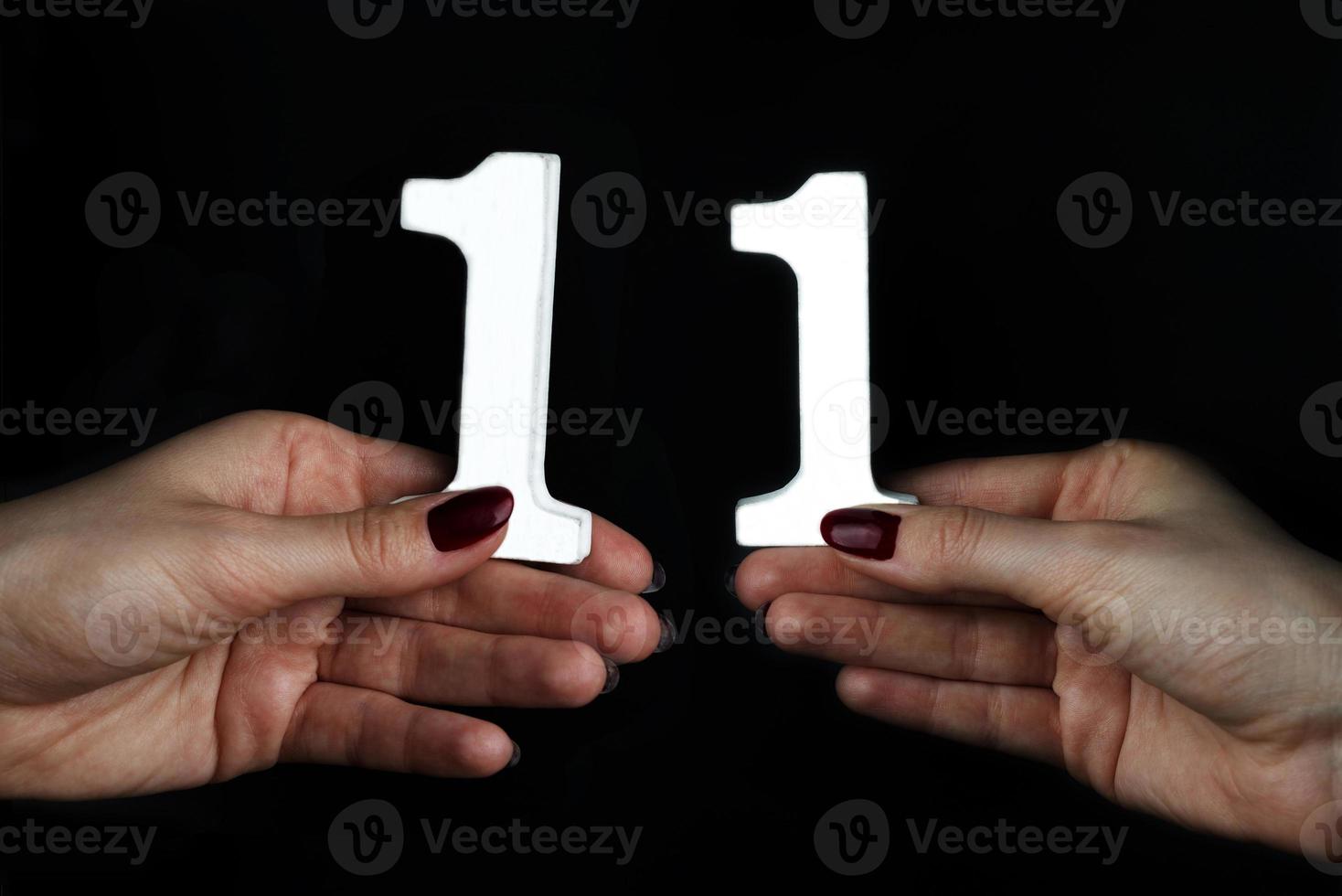 On the female palms figure eleven. photo