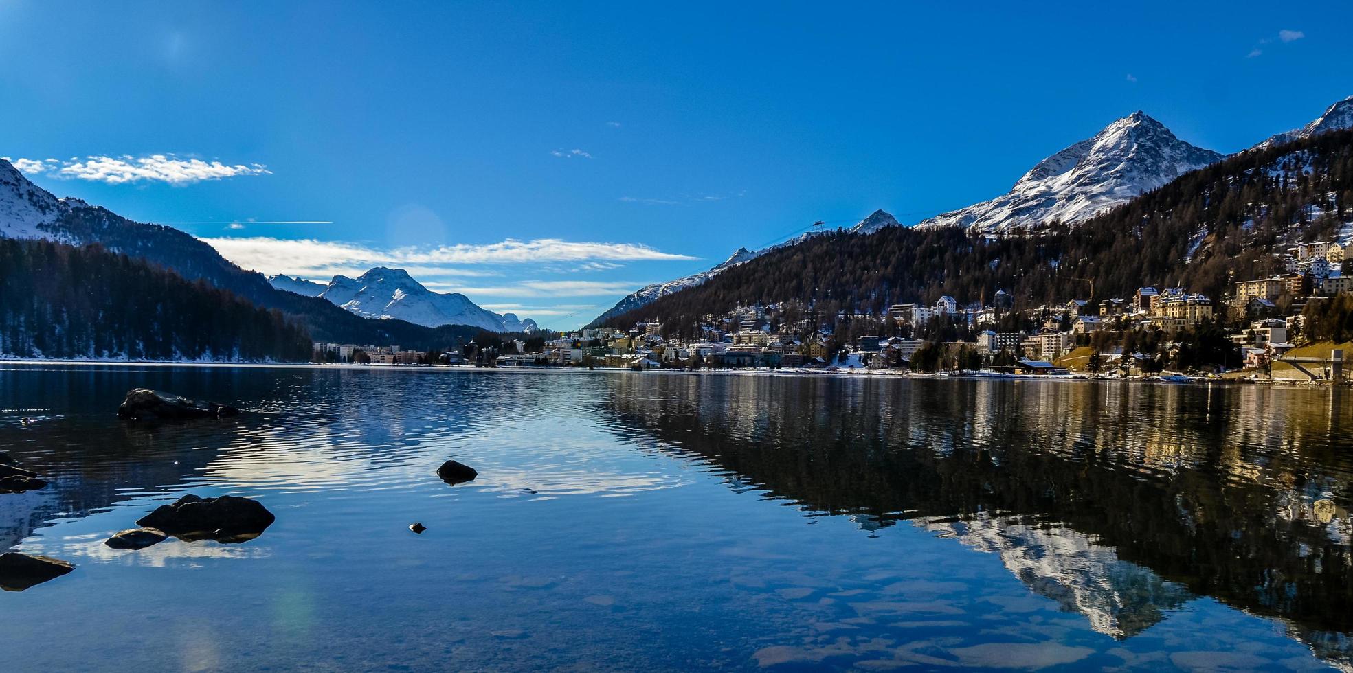 lago de st.moritz antes del invierno congelado foto