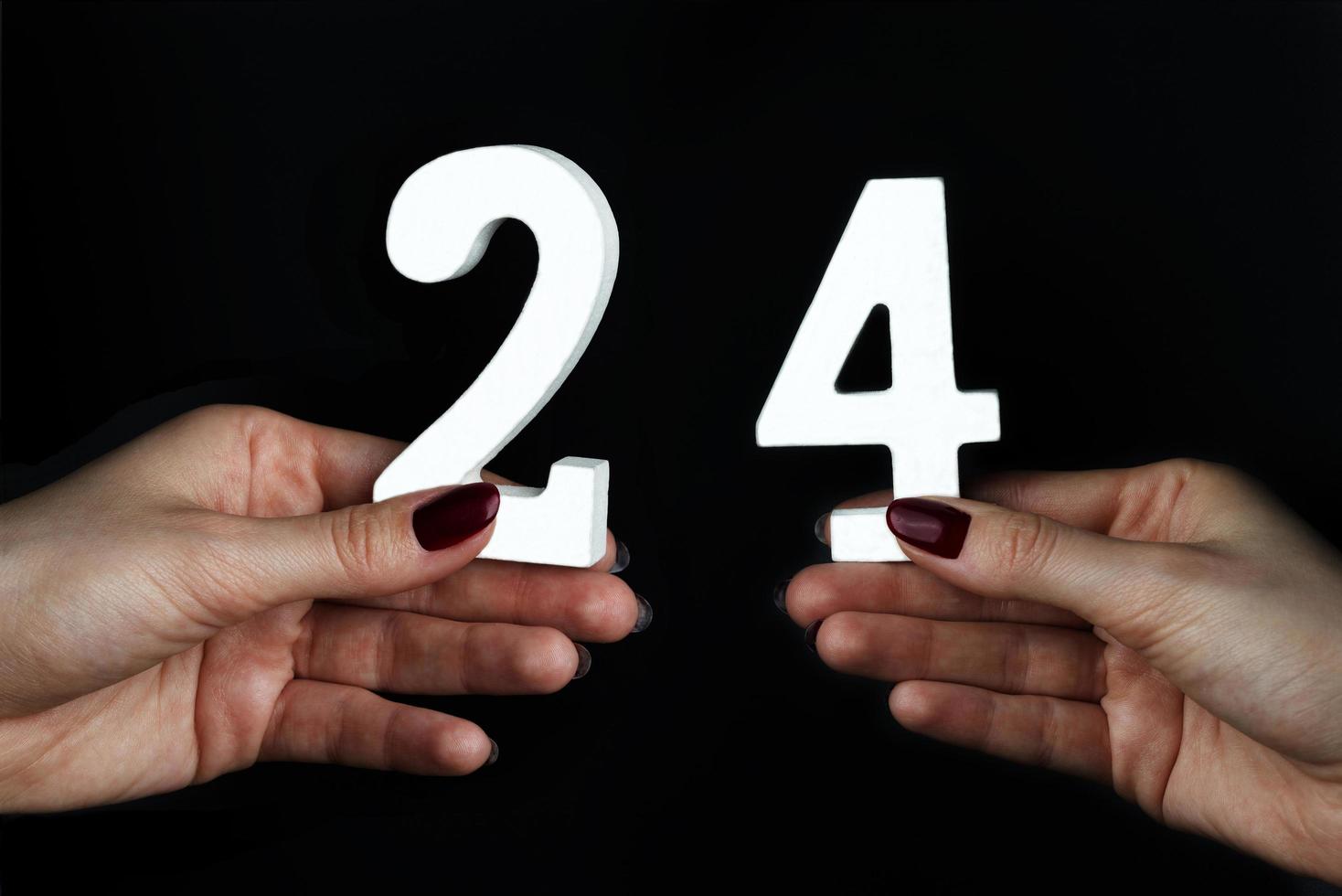 On the female palms figure twenty-four. photo