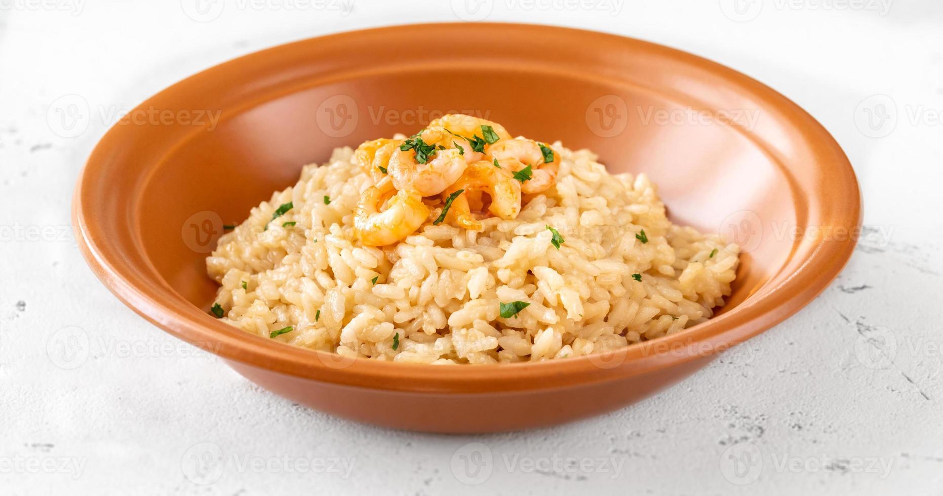 porción de risotto con gambas foto