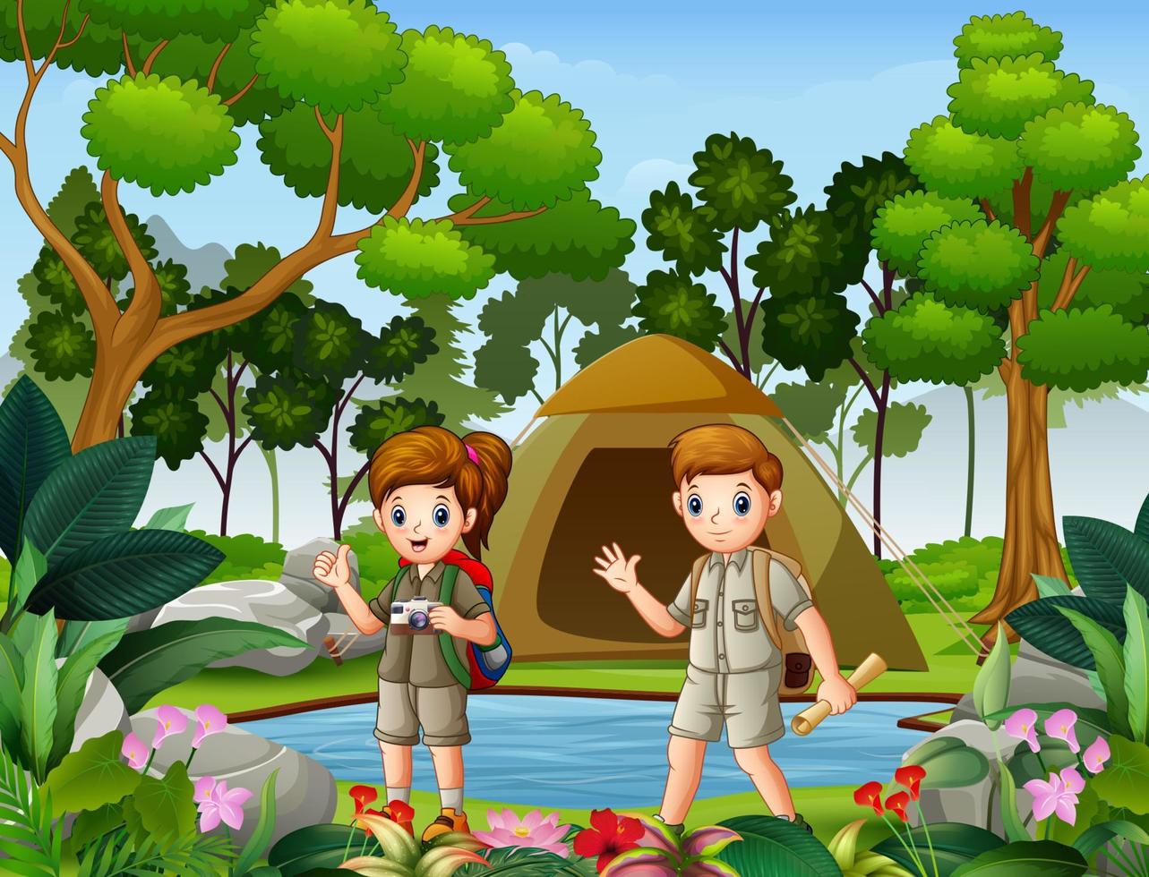 niño y niña exploradora acampando en la naturaleza vector