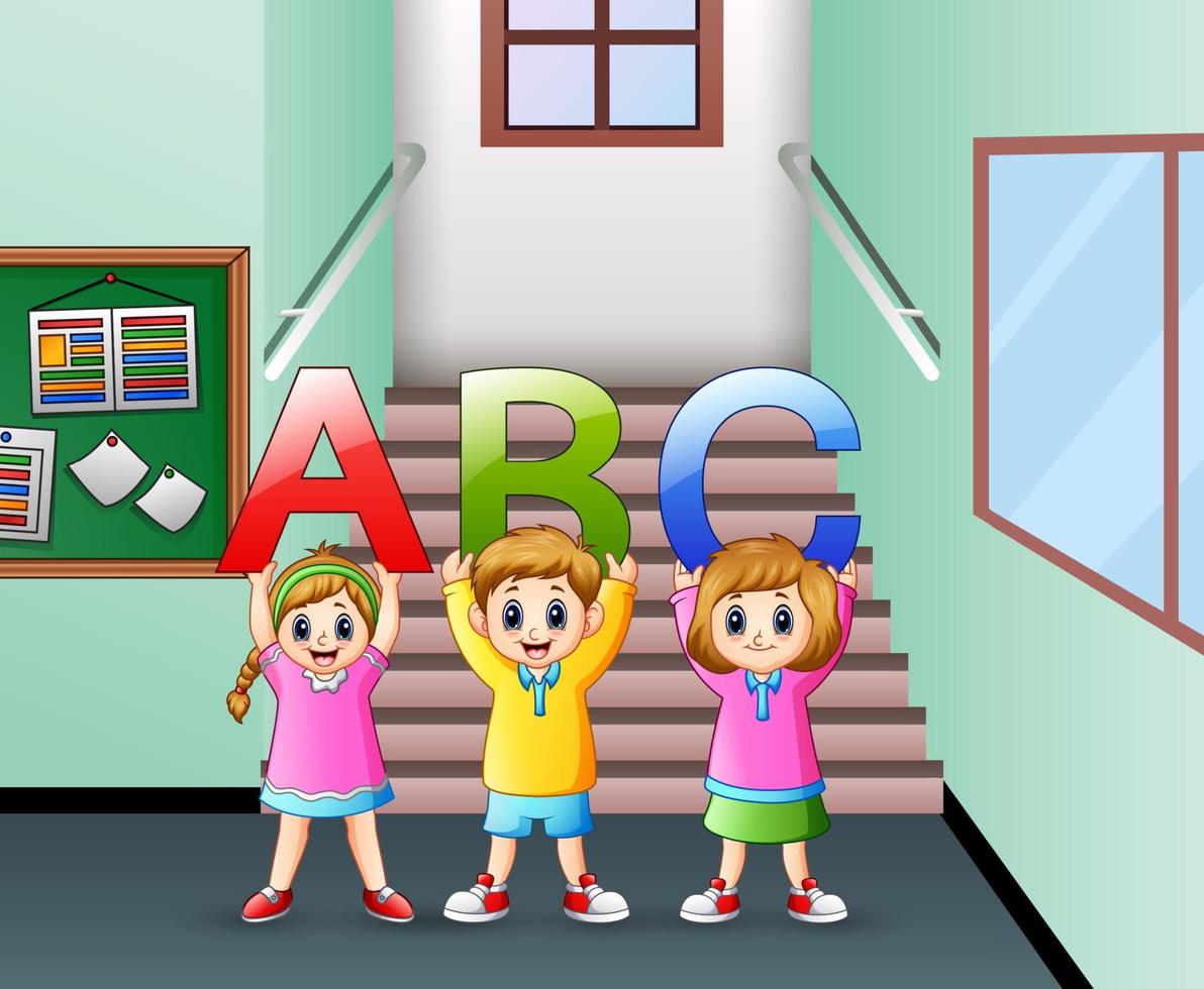 niño pequeño sosteniendo una letra abc en el pasillo de la escuela vector