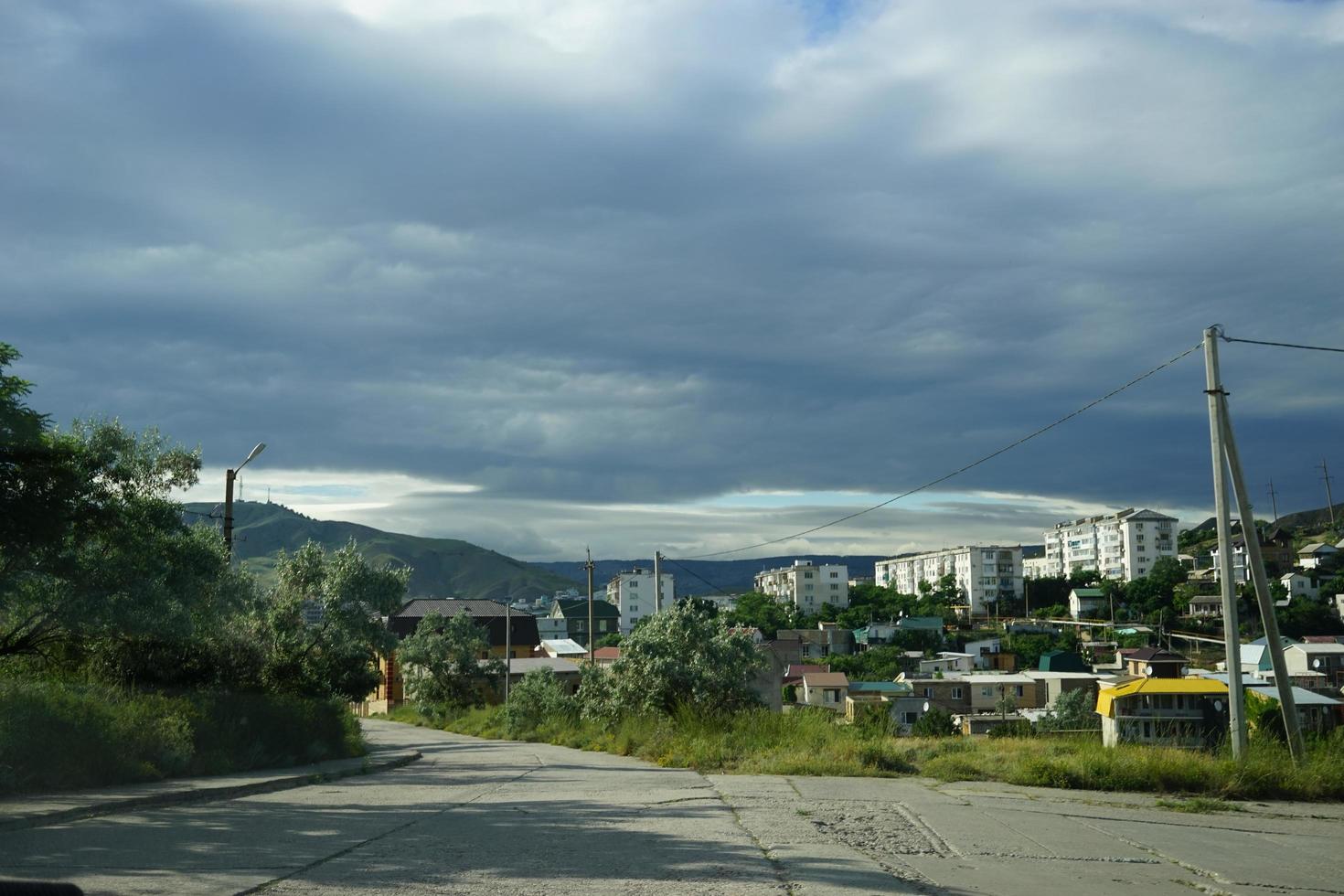 paisaje con vistas al pueblo de ordzhonikidze foto