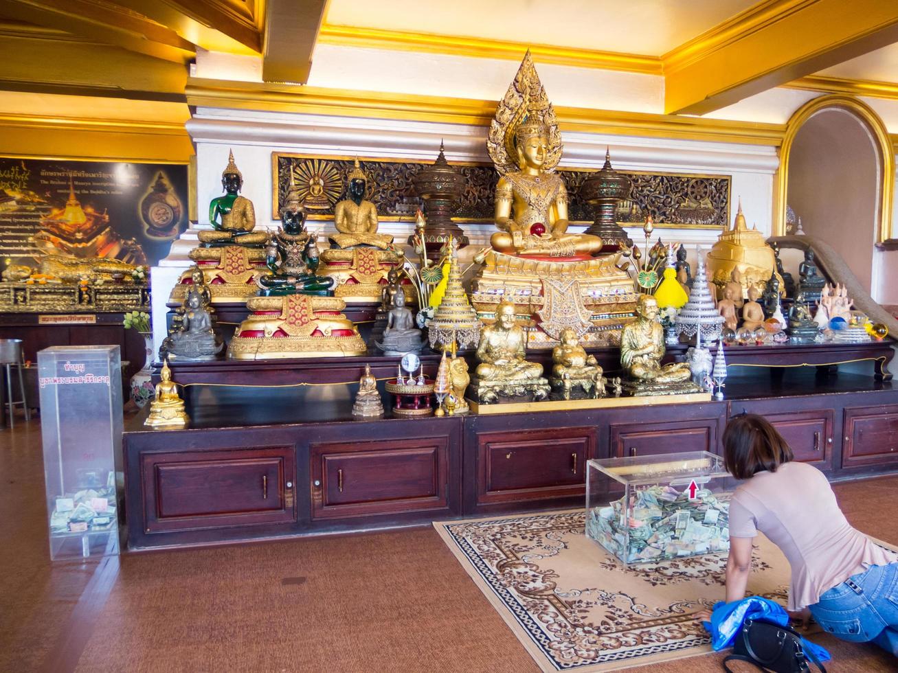 montaña dorada phu khao bangkok tailandia28 de noviembre de 2018la construcción comenzó en la pequeña pagoda en la colina durante el reinado del rey rama v. las reliquias fueron tomadas de sri lanka en la pagoda. foto