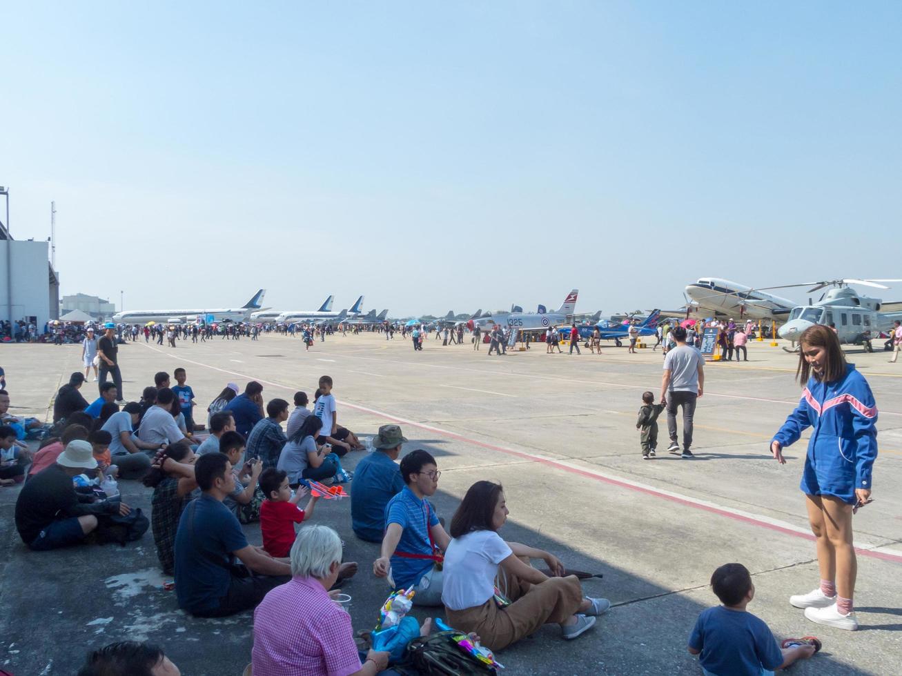 fuerza aérea real tailandesa don muang bangkok tailandia12 de enero de 2019día nacional del niño la fuerza aérea real tailandesa espectáculo aéreo y espectáculo aéreo. en bangkok, tailandia, 12 de enero de 2019. foto