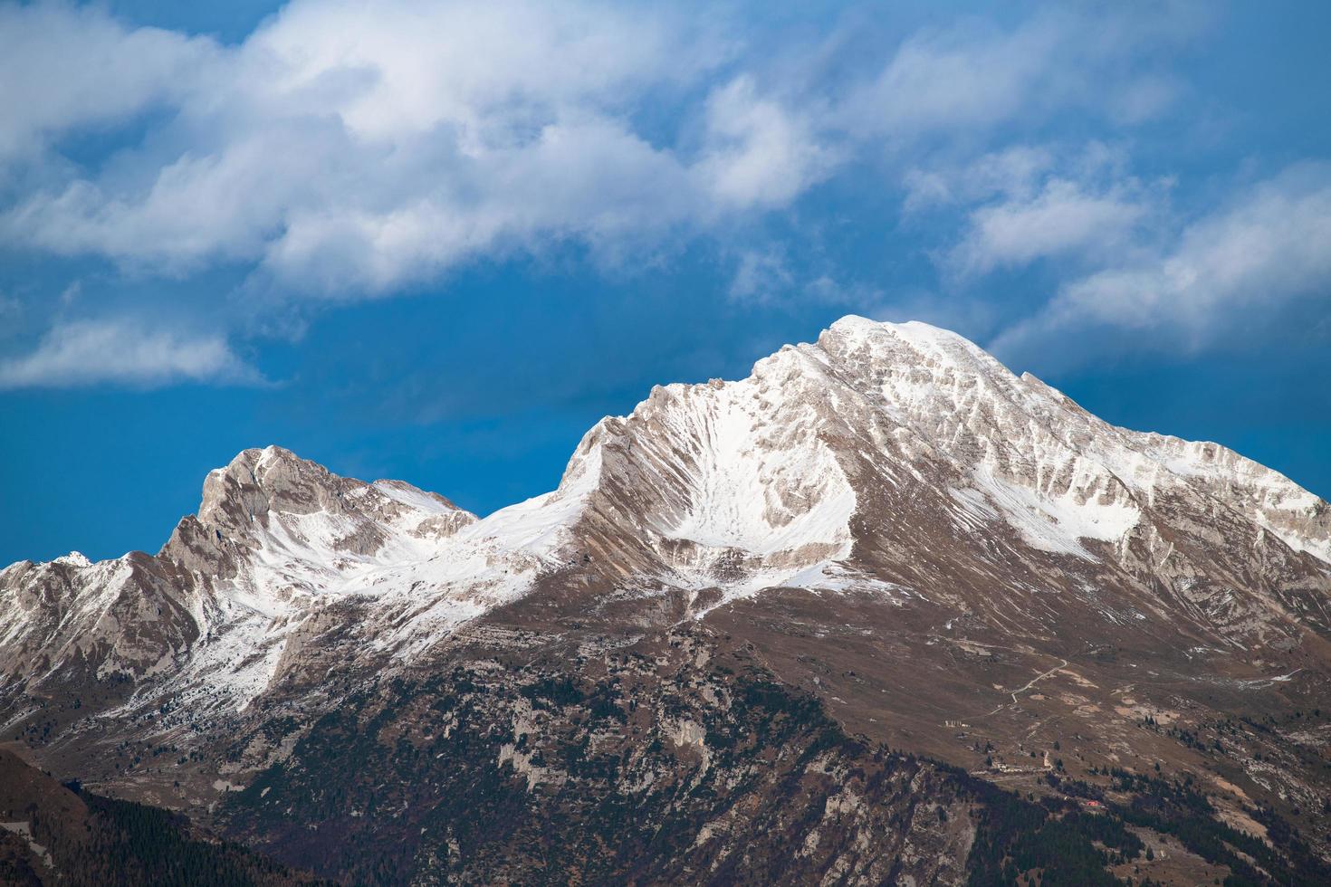 arera montaña de los alpes de bergamo en italia foto