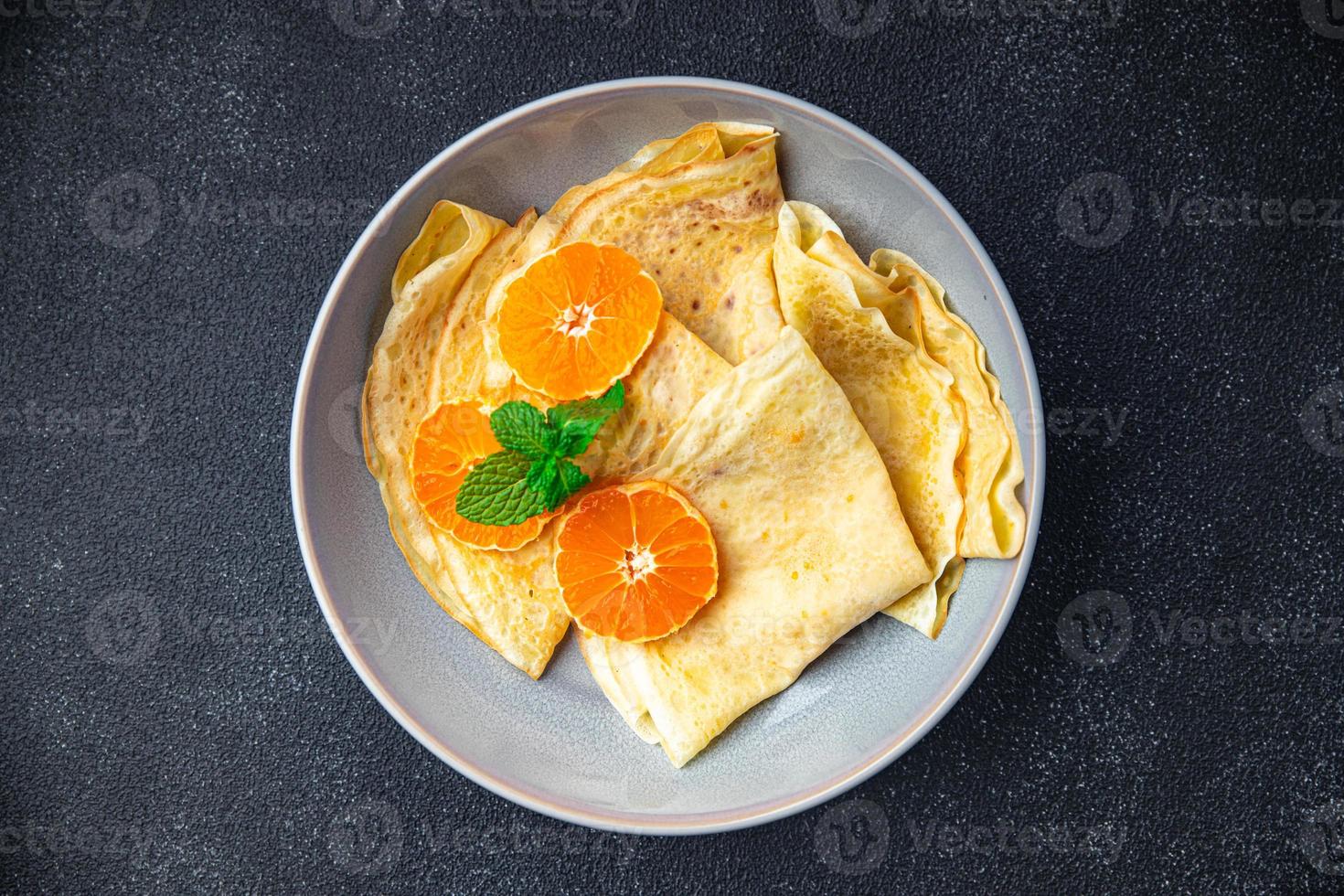 crepes cítricos tortitas finas postre dulce mandarina o mandarinas desayuno foto