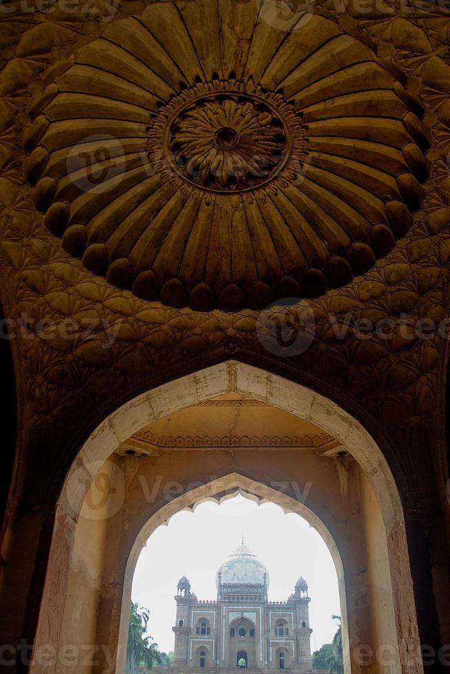 tumba enmarcada de safdarjung, delhi foto