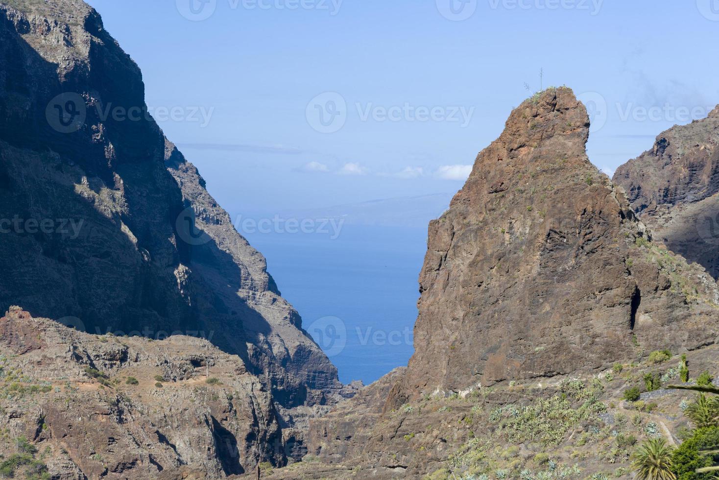 vista de las montañas y la máscara de la garganta. foto