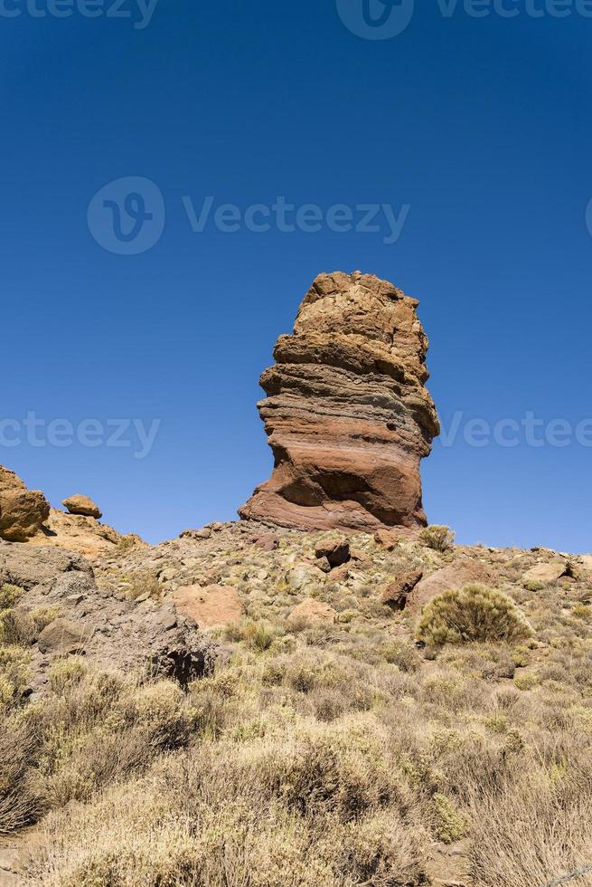 montañas cerca del volcán teide, islas canarias en un día de verano. foto