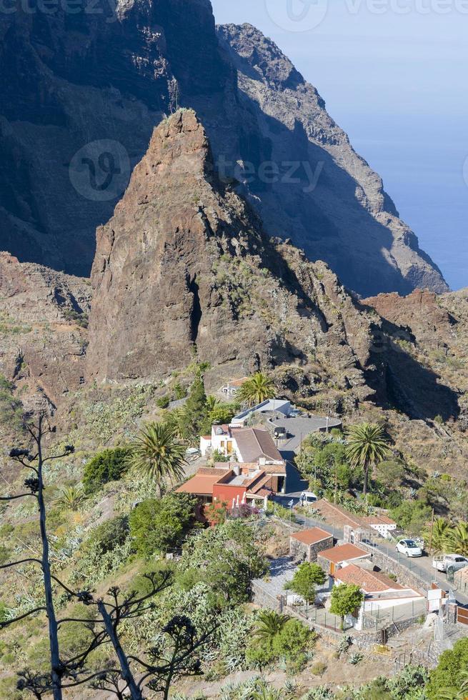 vista de las montañas y la máscara de la garganta. foto