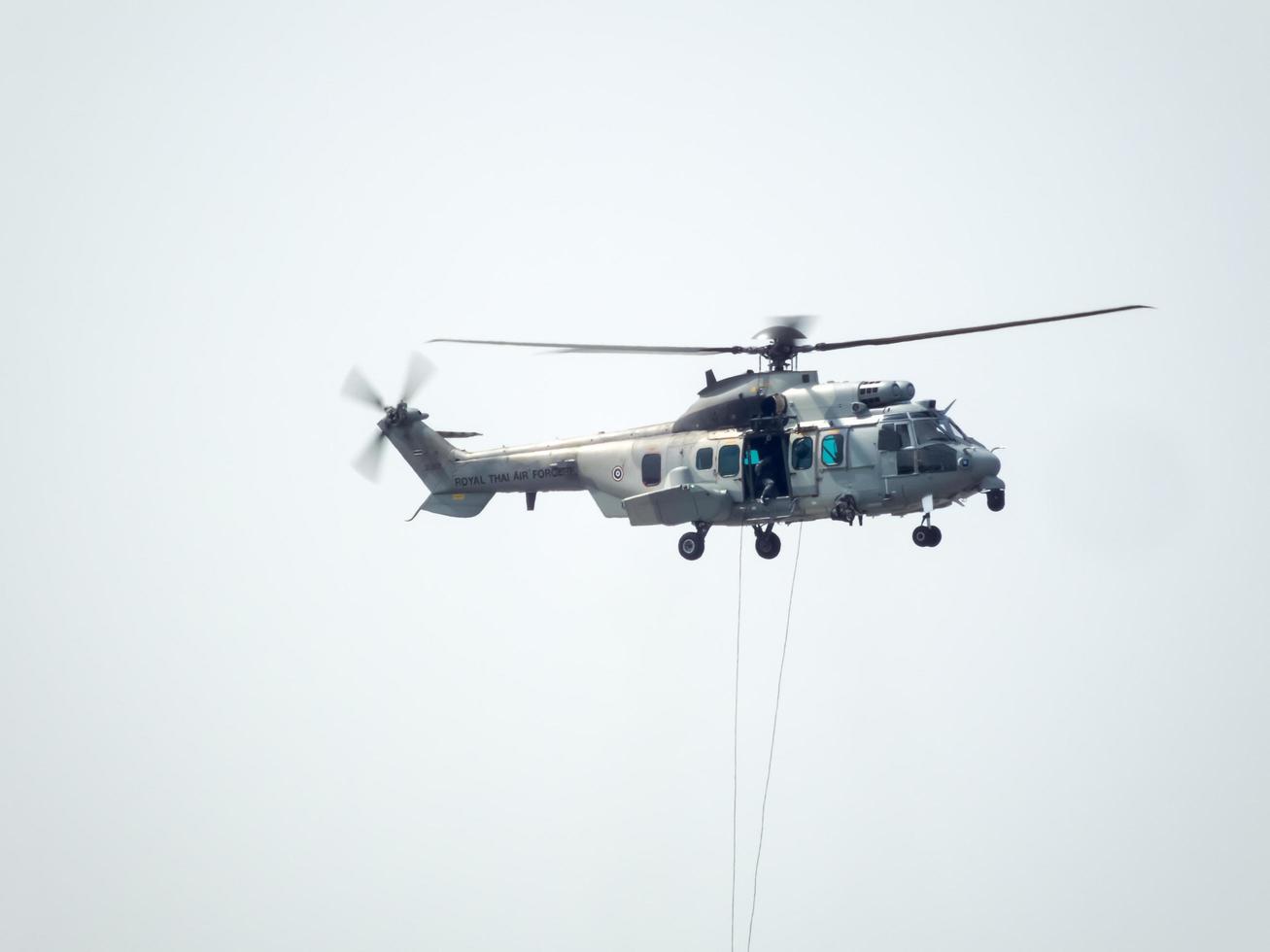 fuerza aérea real tailandesa don muang bangkok tailandia12 de enero de 2019día nacional del niño la fuerza aérea real tailandesa espectáculo aéreo y espectáculo aéreo. en bangkok, tailandia, 12 de enero de 2019. foto