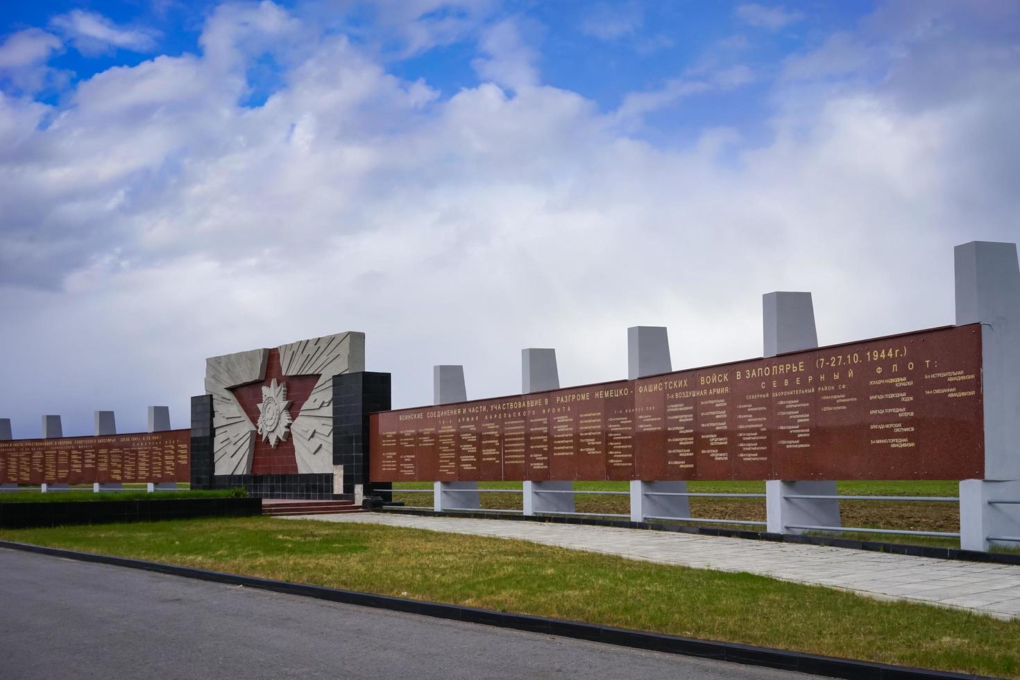 murmansk, rusia-junio 6, 2015-memorial complejo valle de la gloria foto