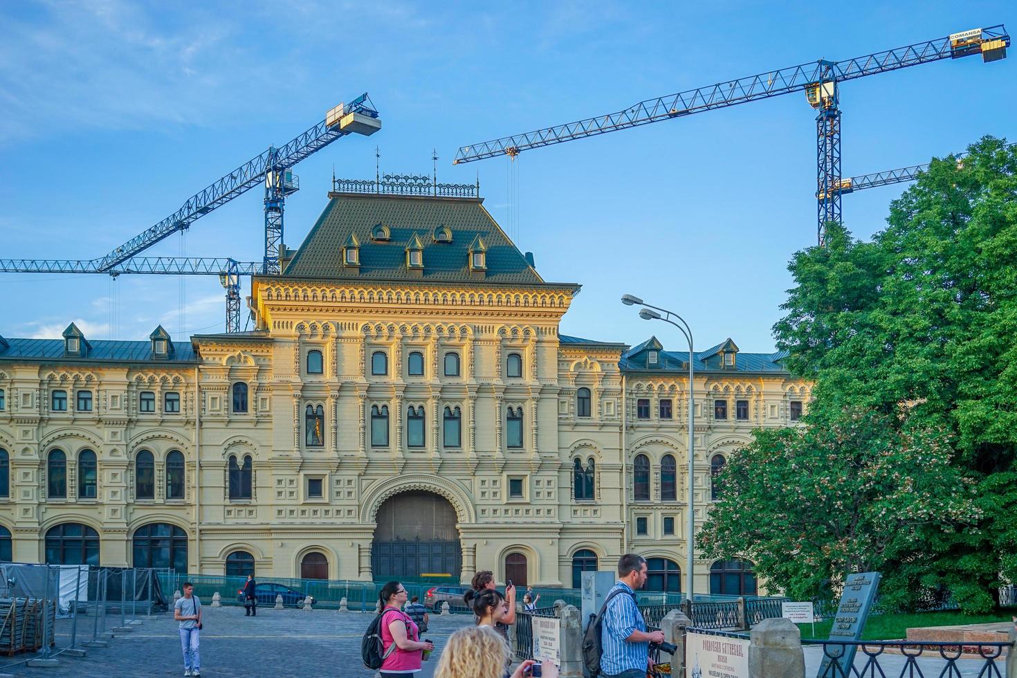 Moscú, Rusia-6 de junio de 2015-paisaje urbano con vistas y gente. foto