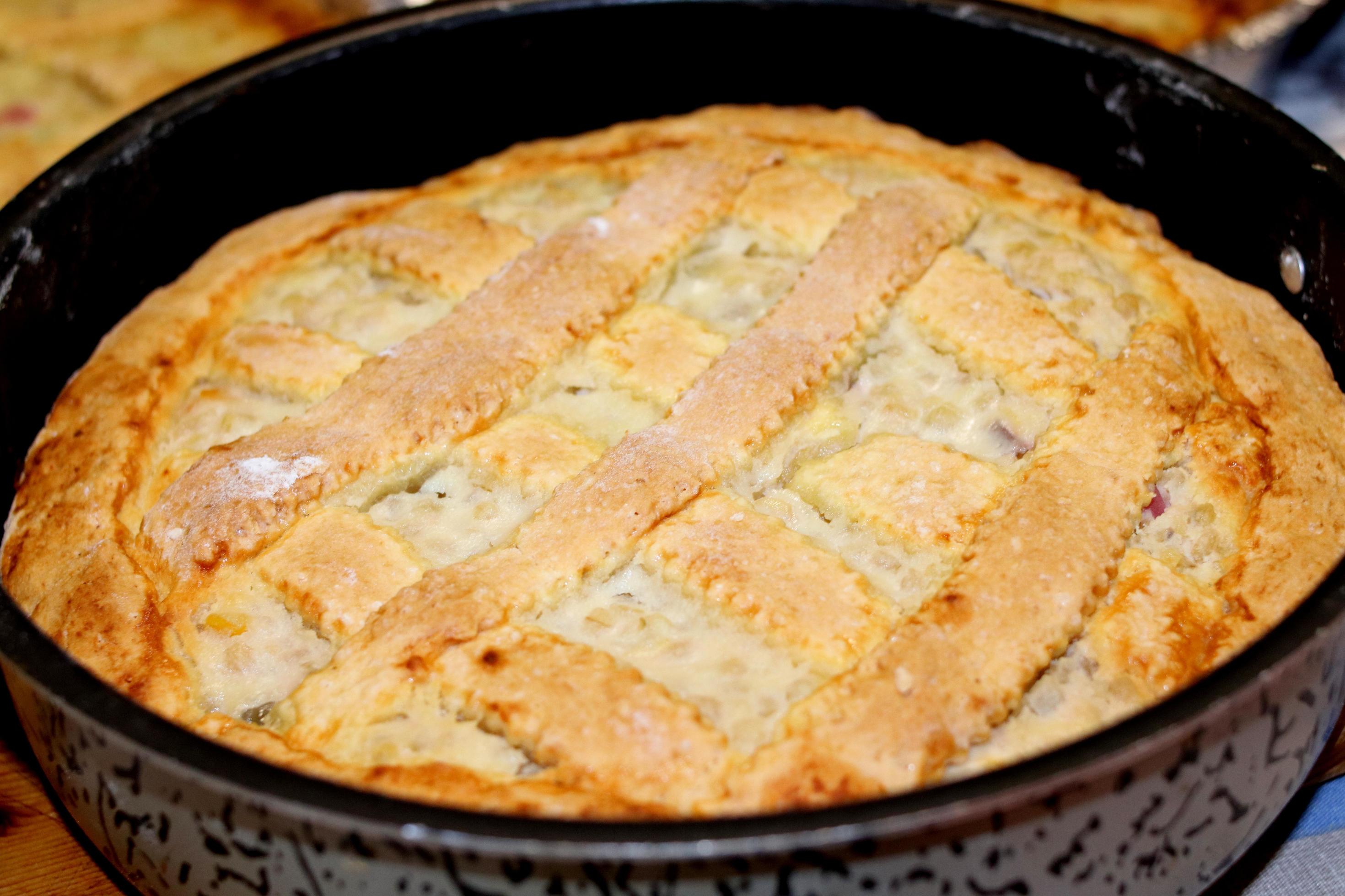 Neapolitan Pastiera Neapolitan Easter cake 5353496 Stock Photo at