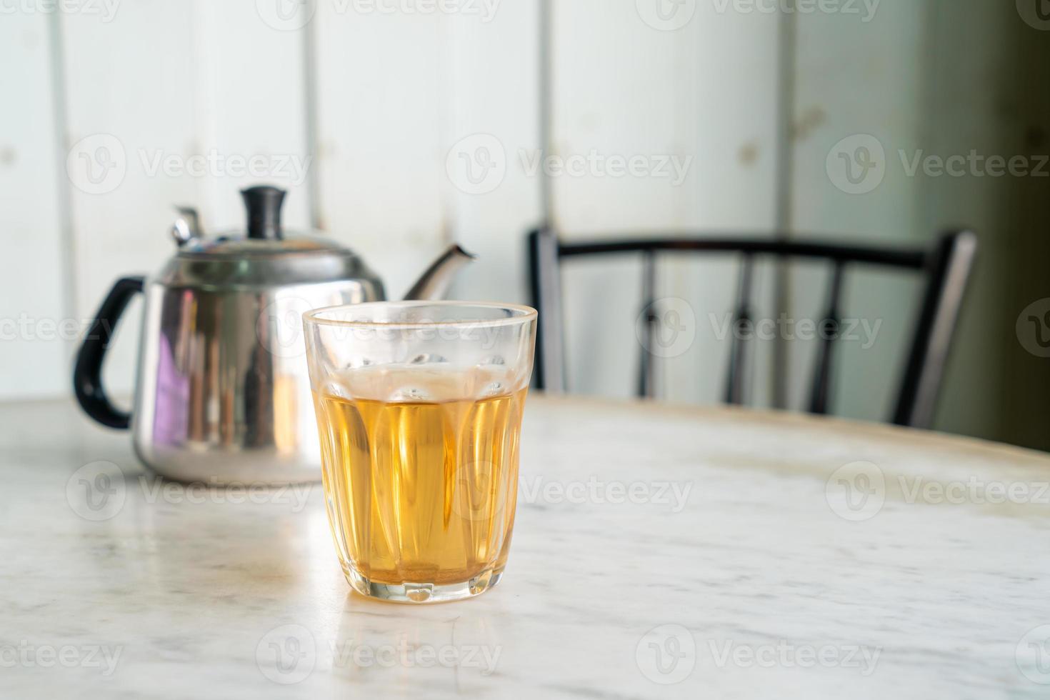 té chino caliente en vaso foto